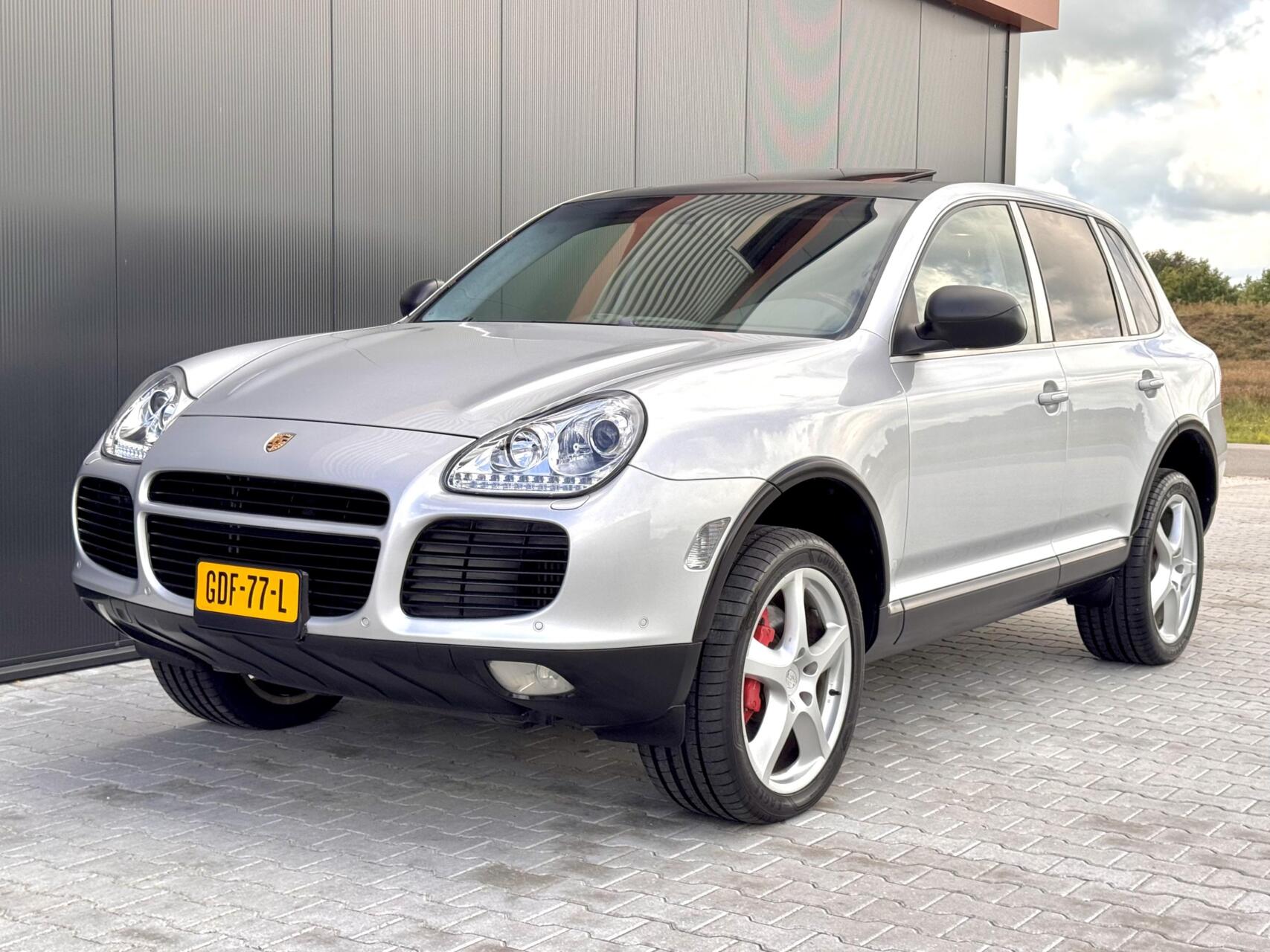 Porsche Cayenne 4.5 Turbo 120.000 KM 450PK Youngtimer! BTW 2004 - voorkant