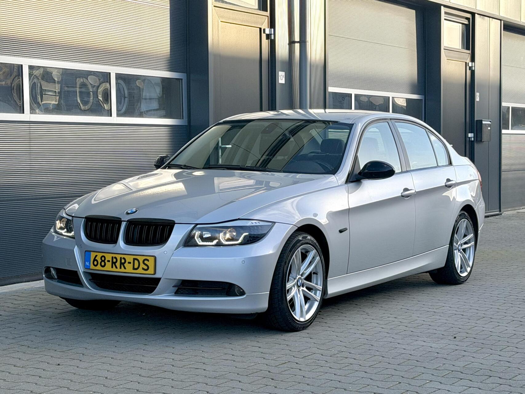 BMW 3er Reihe 330i Dynamic Executive | Xenon | Navi | LM | NAP 2005 - voorkant