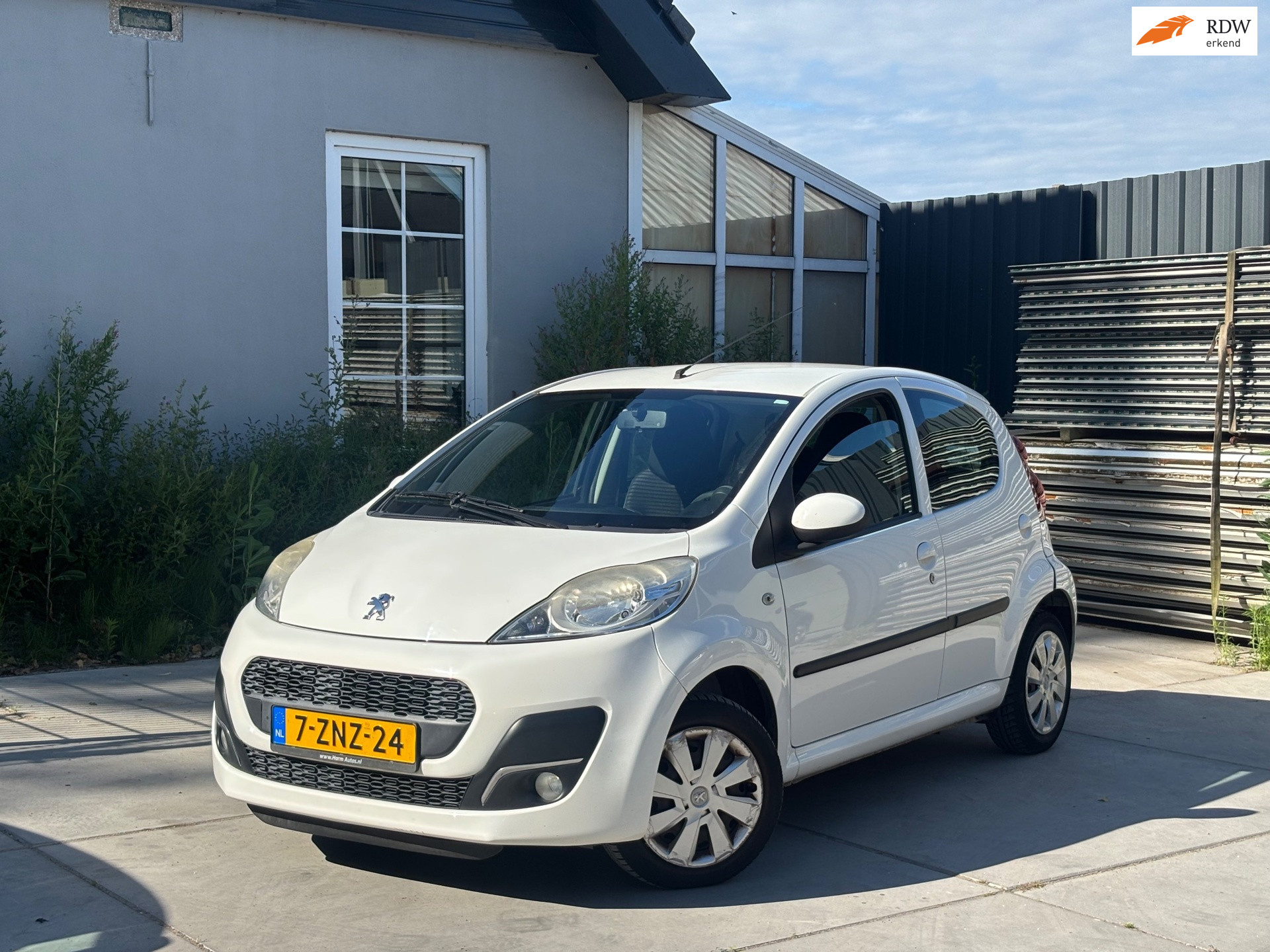 Peugeot 107 1.0 Active 2012 - voorkant