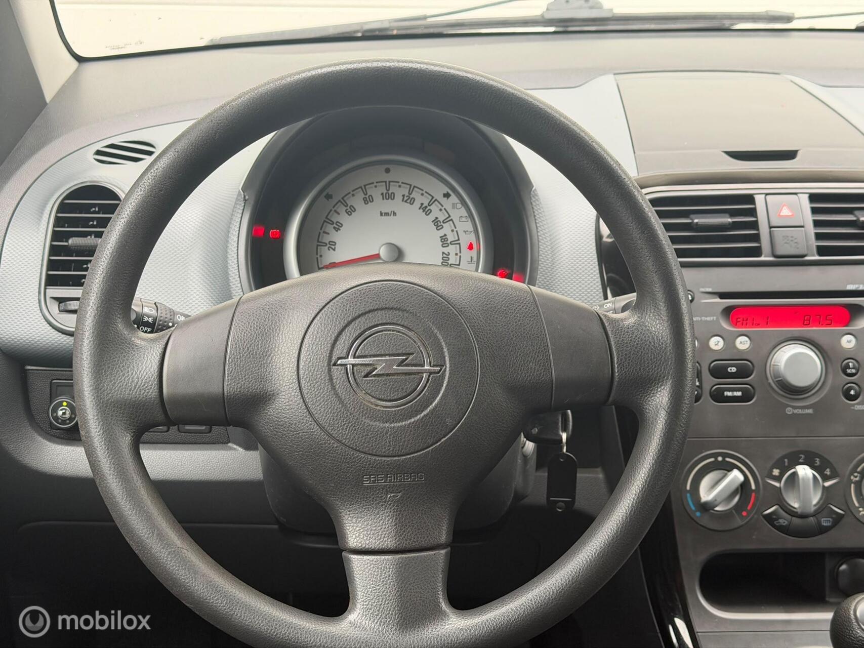 Foto van Opel Agila