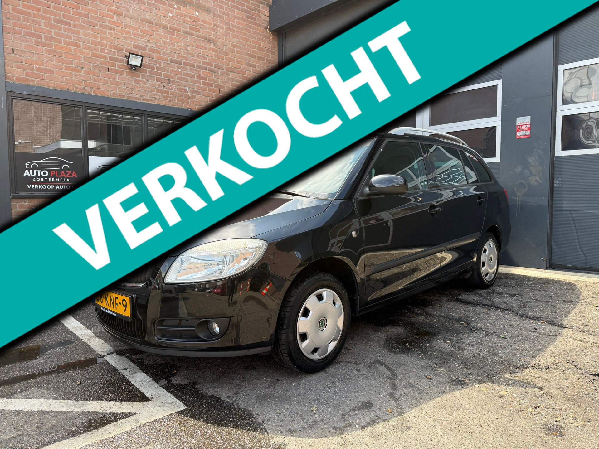 Skoda Fabia 1.4-16V Tour 2010 - voorkant