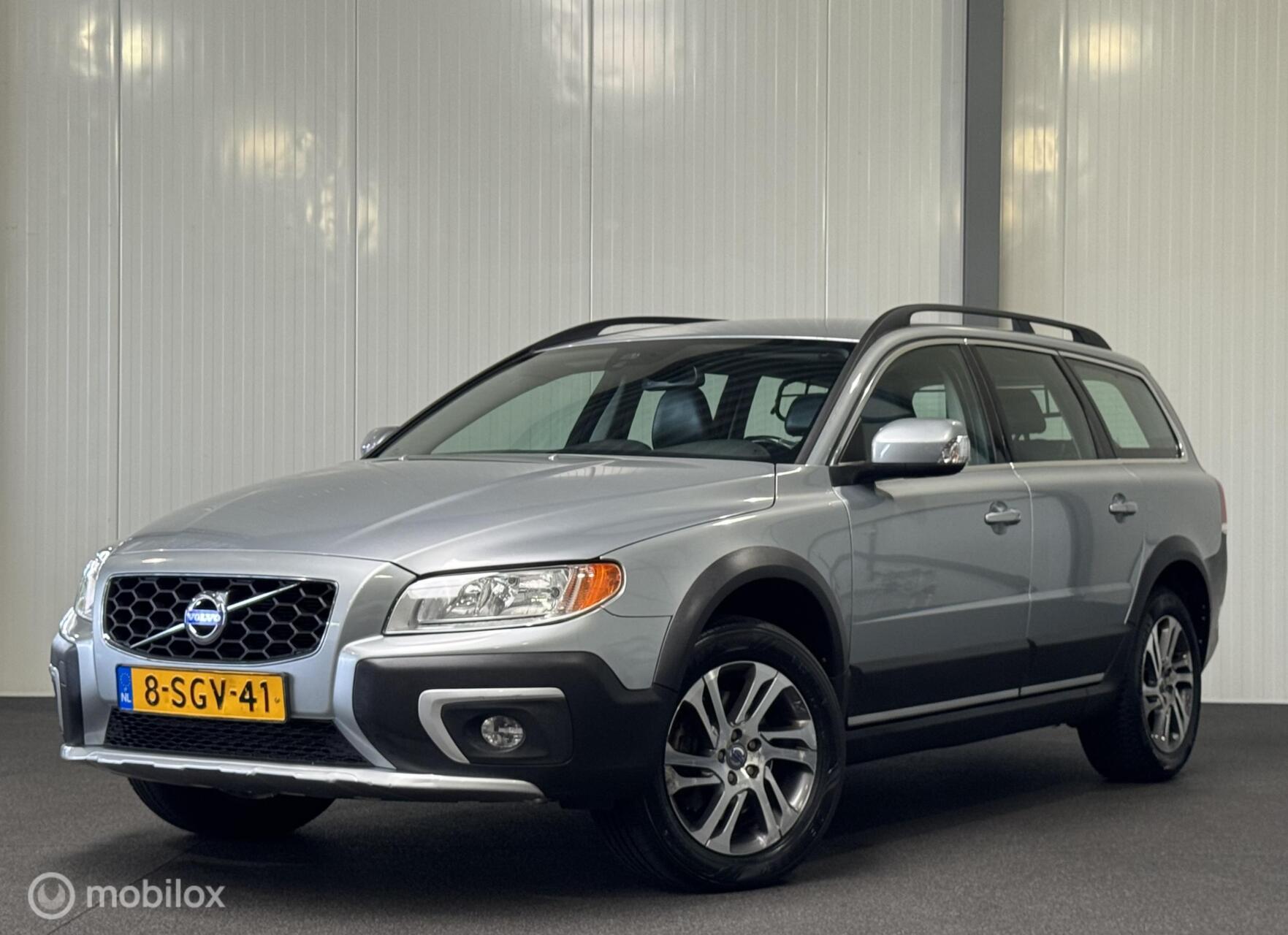 Volvo Xc70 2.0 D4 FWD Momentum [ NAP 1e eig. leder trekhaak ] 2013 - voorkant