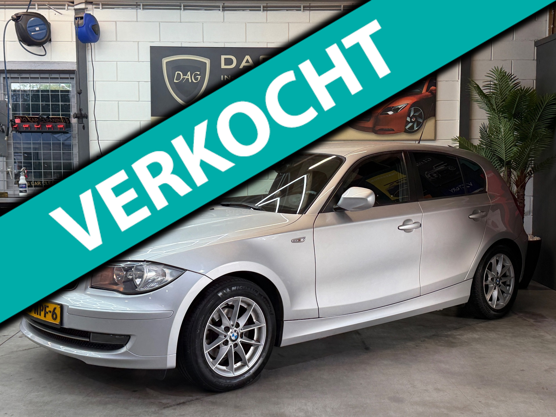 BMW 1er Reihe 116i Business Line AIRCO|TREKHAAK|WEINIG KM NAP|LM VELGEN 2010 - voorkant