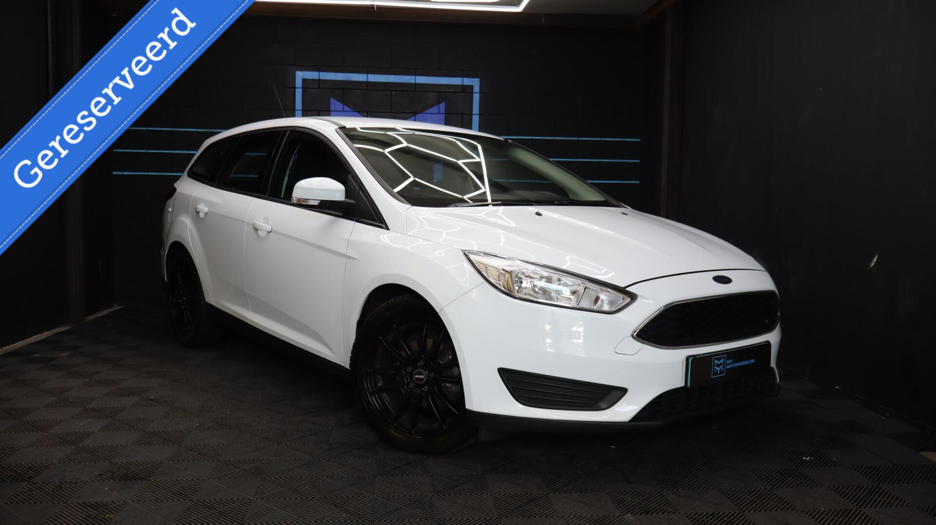 Ford Focus 1.0 / Carplay / nieuwe distributie 2015 - voorkant