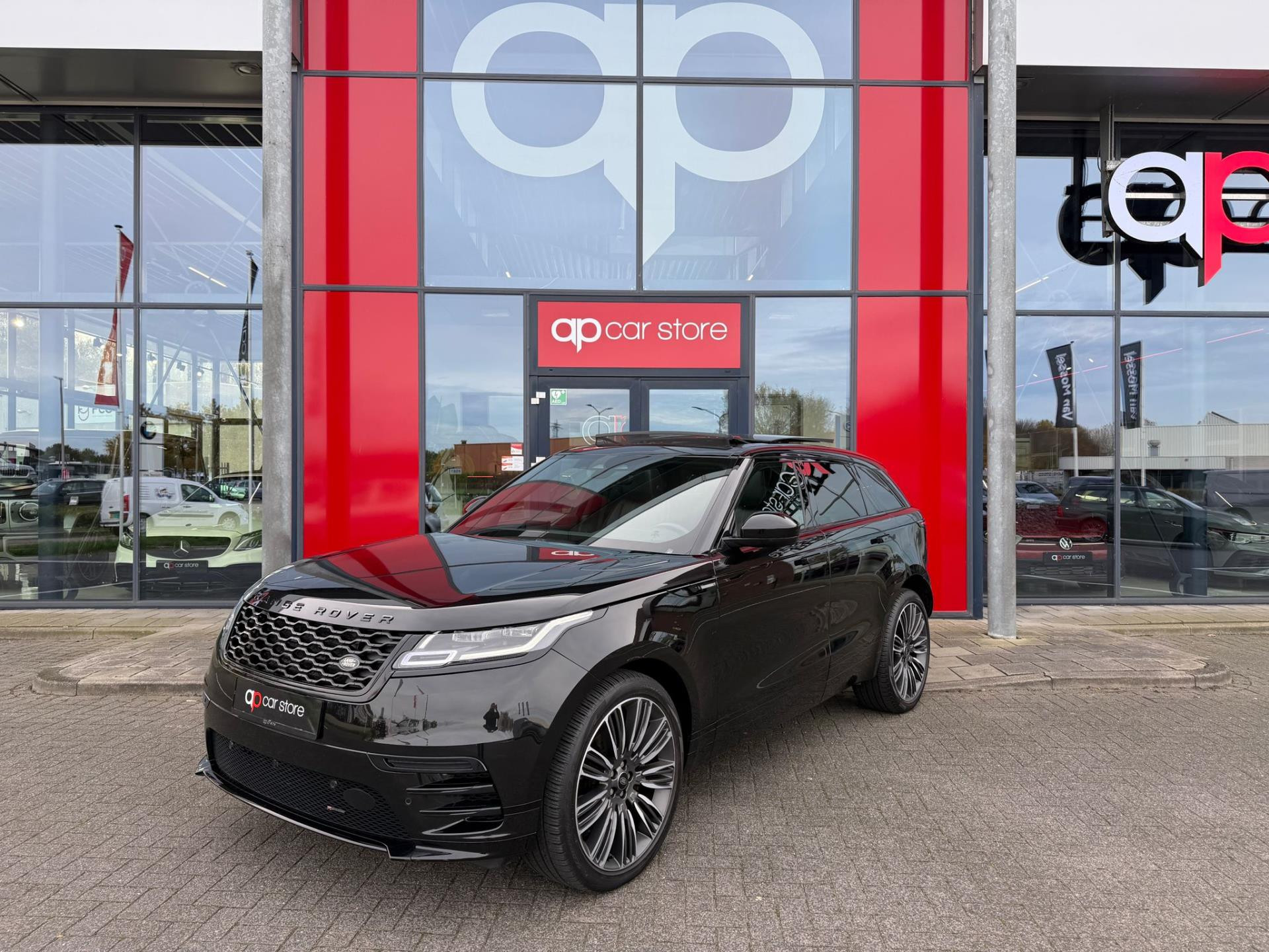 Land Rover Range Rover Velar 2.0 P250 AWD Dynamic SE / PANORAMADAK / KEYLESS-ENTRY / FACELIFT 2023 - voorkant