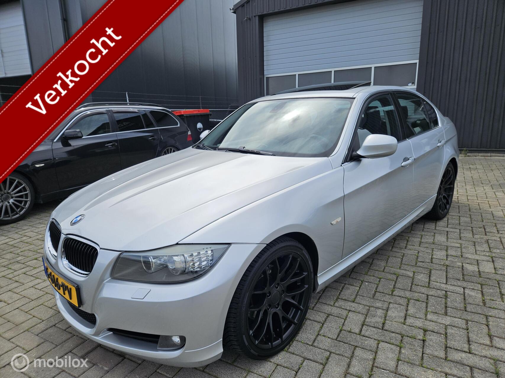 BMW 3er Reihe 318i High Executive AIRCO/CRUISE/NAVI APK 04/2027 2009 - voorkant