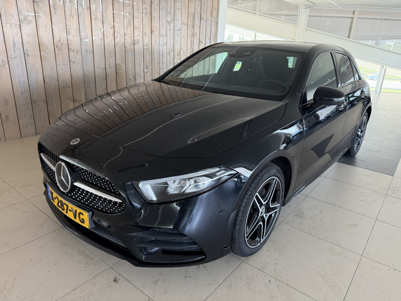 Mercedes-Benz A 250 E 250 e Business Solution AMG Limited 2021 - voorkant
