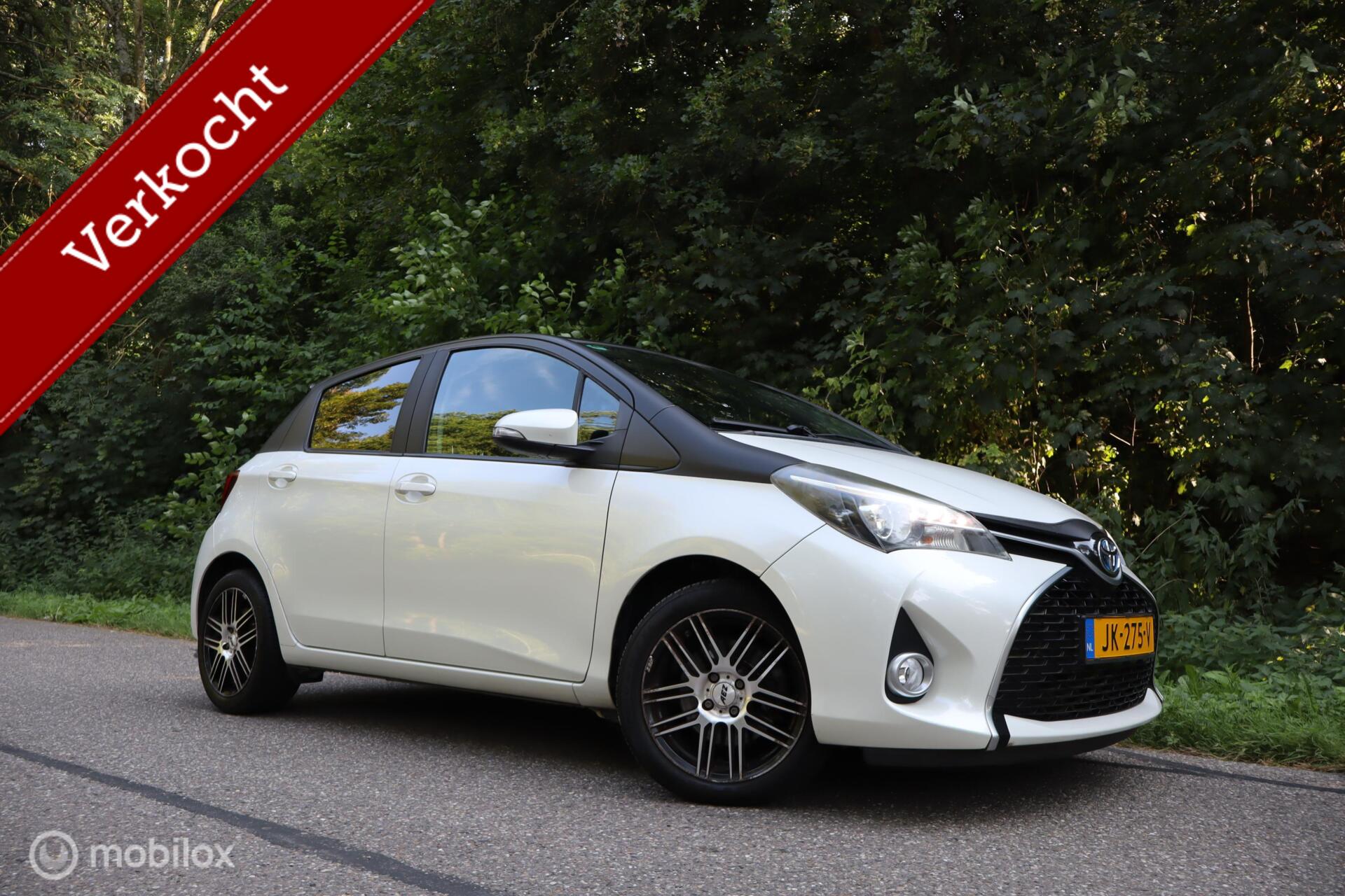 Toyota Toyota Yaris Hybrid 1.5 Hybrid Dynamic Bi-Tone | Keyless | Camera | 2016 - voorkant