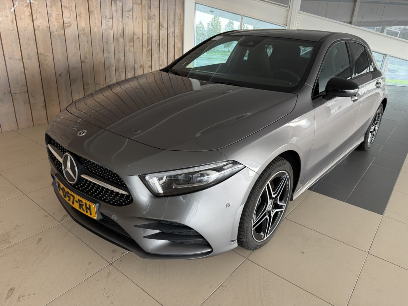 Mercedes-Benz A 250 E 250 e Business Solution AMG Limited 2022 - voorkant