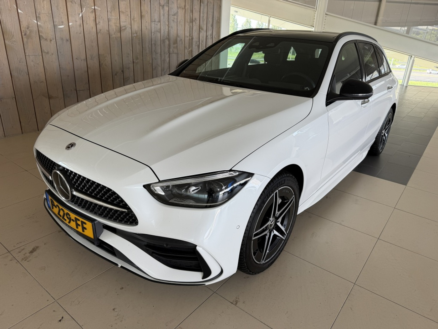 Mercedes-Benz C 300 E 300 e AMG Line 2022 - voorkant
