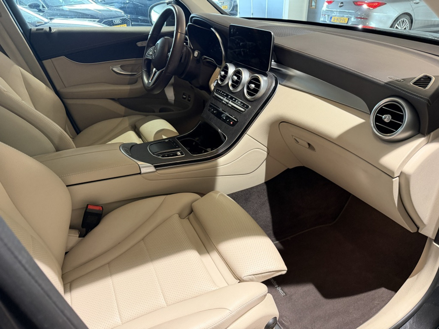 Foto van Mercedes-Benz GLC 300 E 4Matic