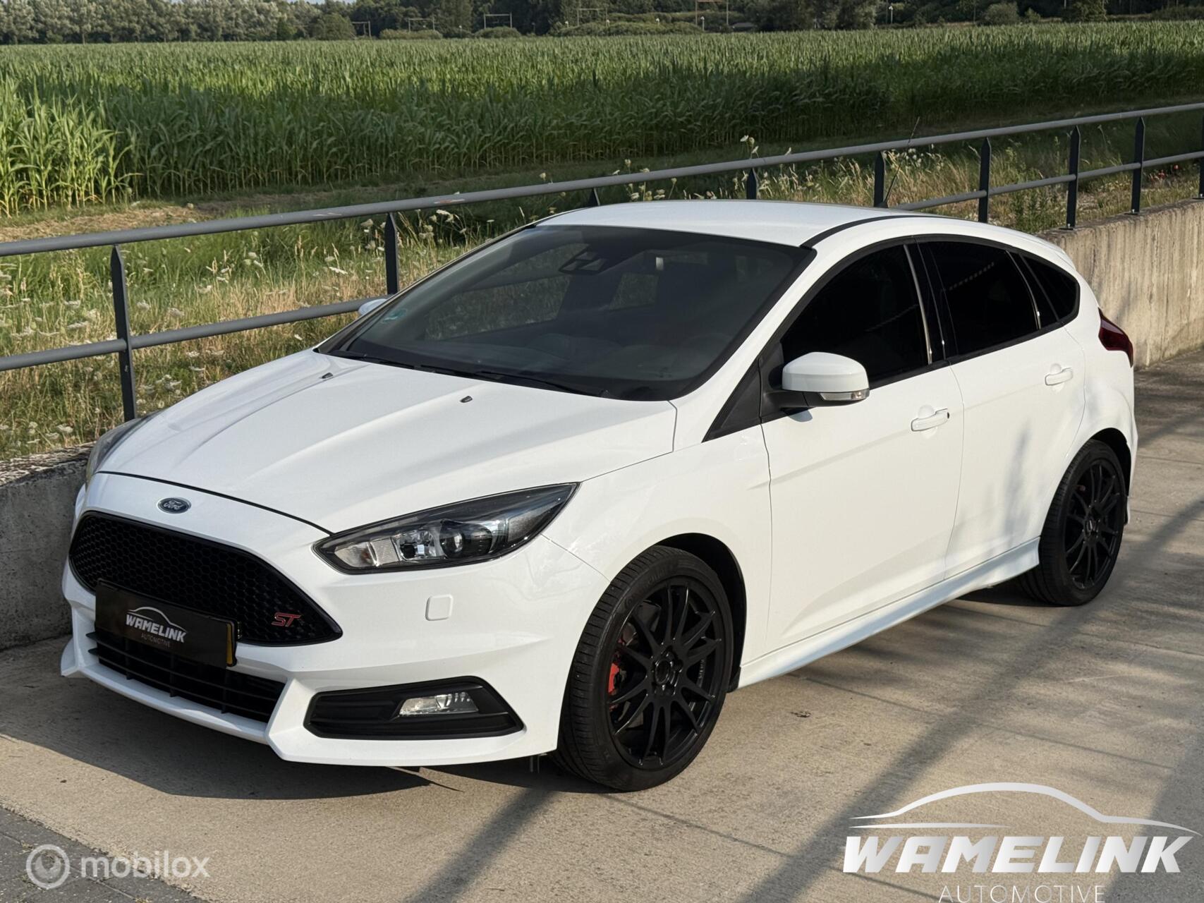 Ford Focus 2.0 ST 2016 Dealer OH 2016 - voorkant