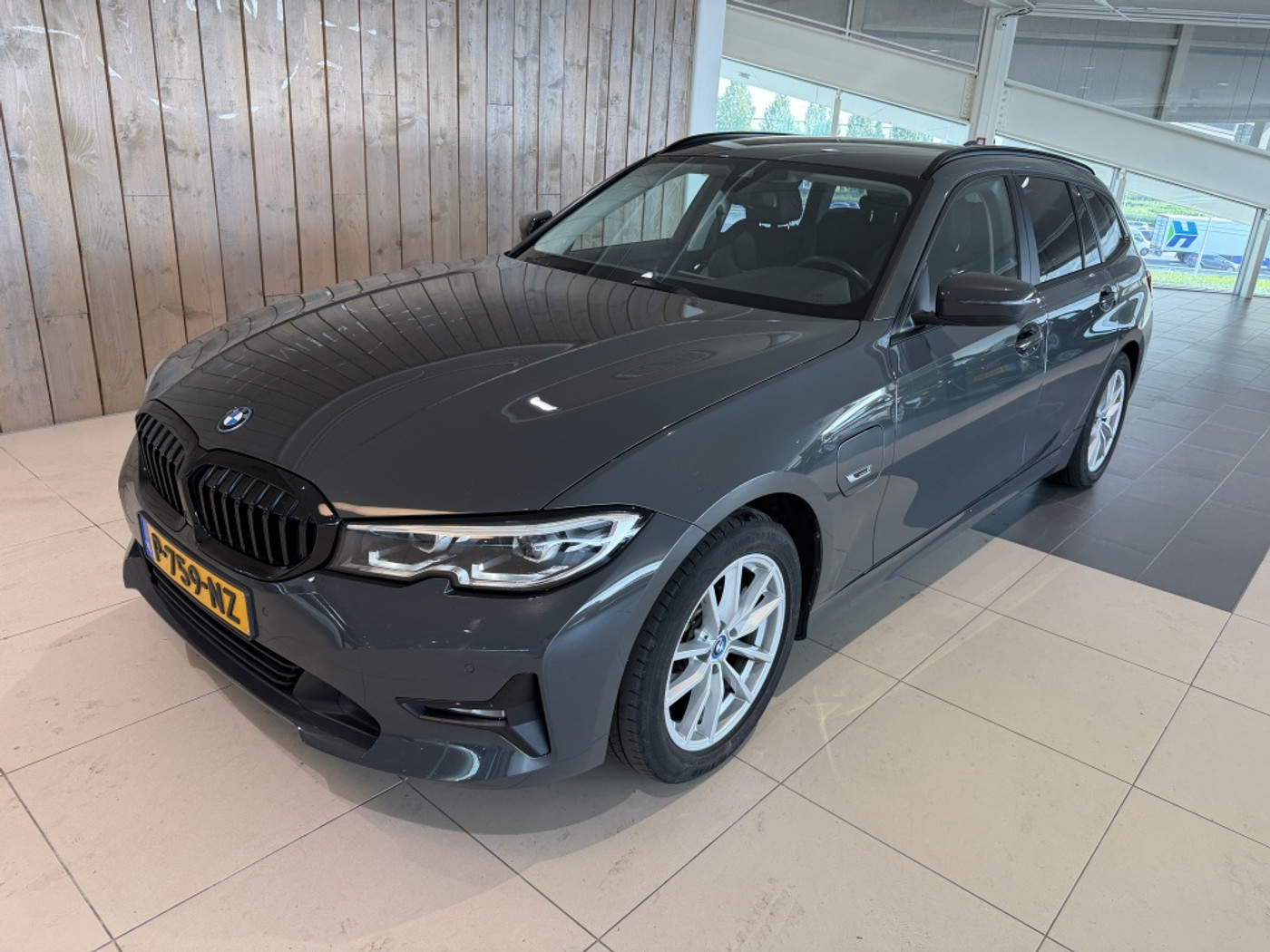 BMW 320e 320e Business Edition Plus 2022 - voorkant
