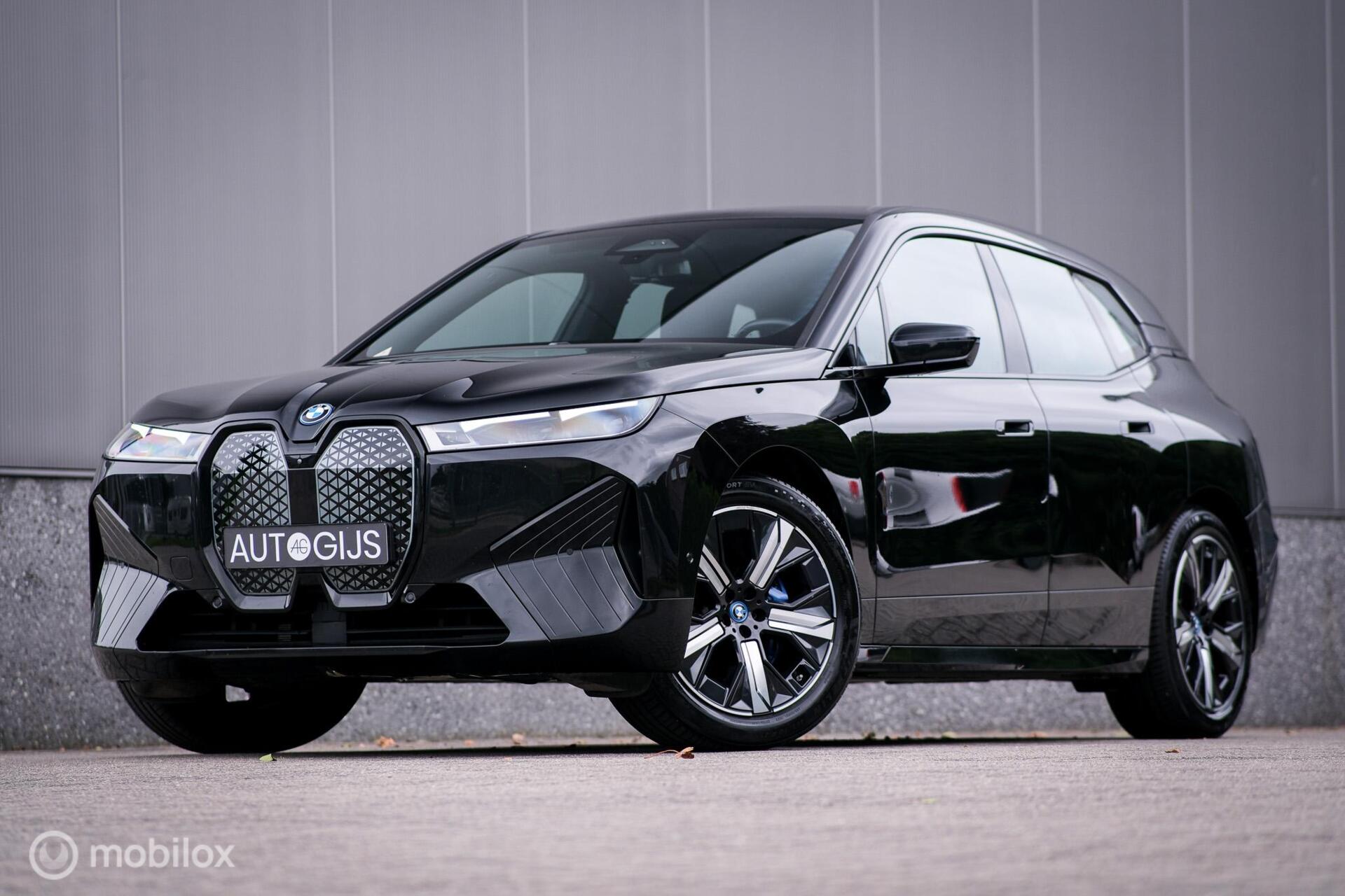 BMW Ix Xdrive40 xDrive40 High Executive 77 kWh | Trekhaak | Panorama | Laser LED | HUD | alcantara | Dealer onderhouden | 360 camera | SOH 97,3 | Rijklaarprijs | Fabrieksgarantie | Carplay | 2500 kg trekvermogen | 2021 - voorkant