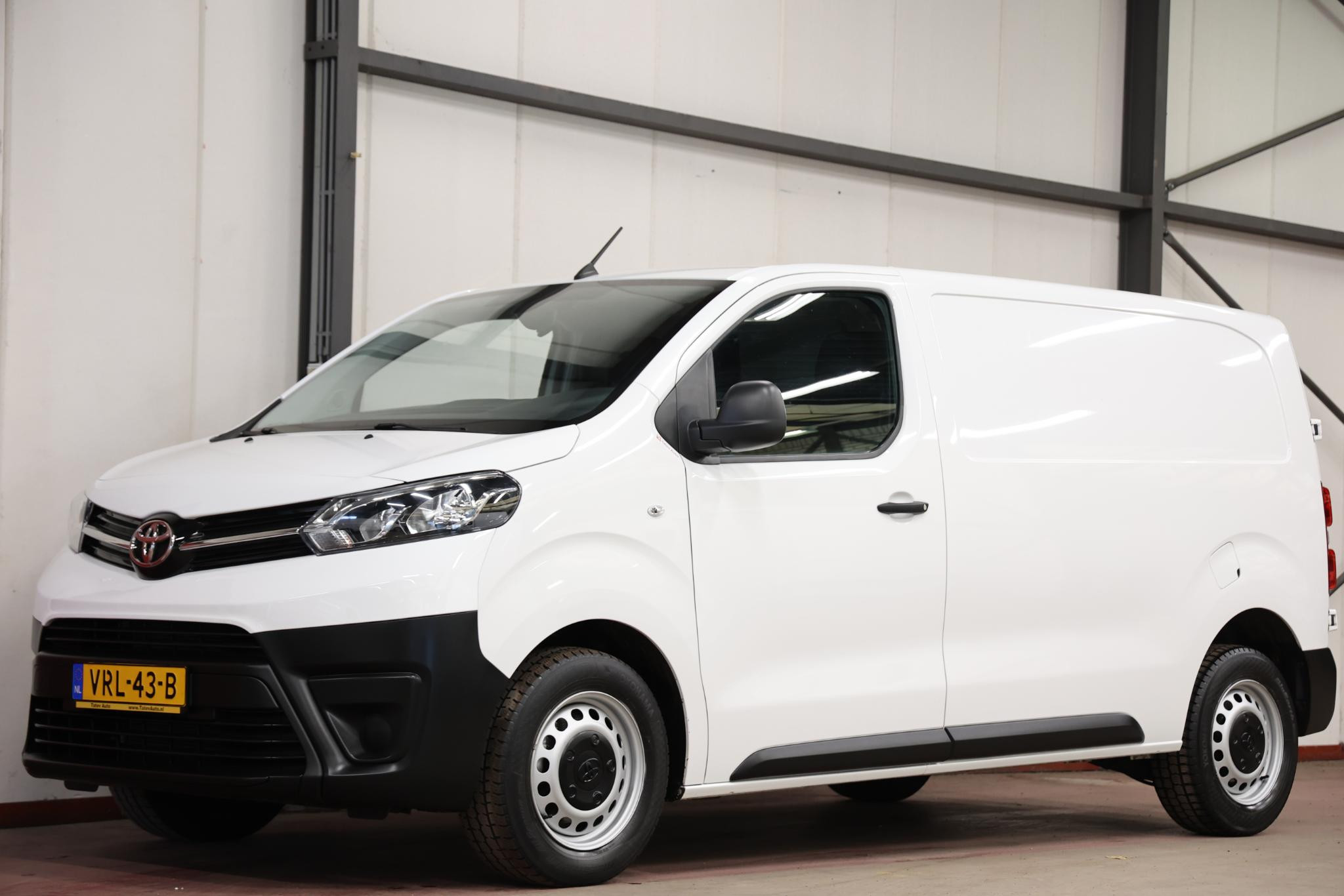 Toyota Proace 2.0 D-4D Live 2022 - voorkant
