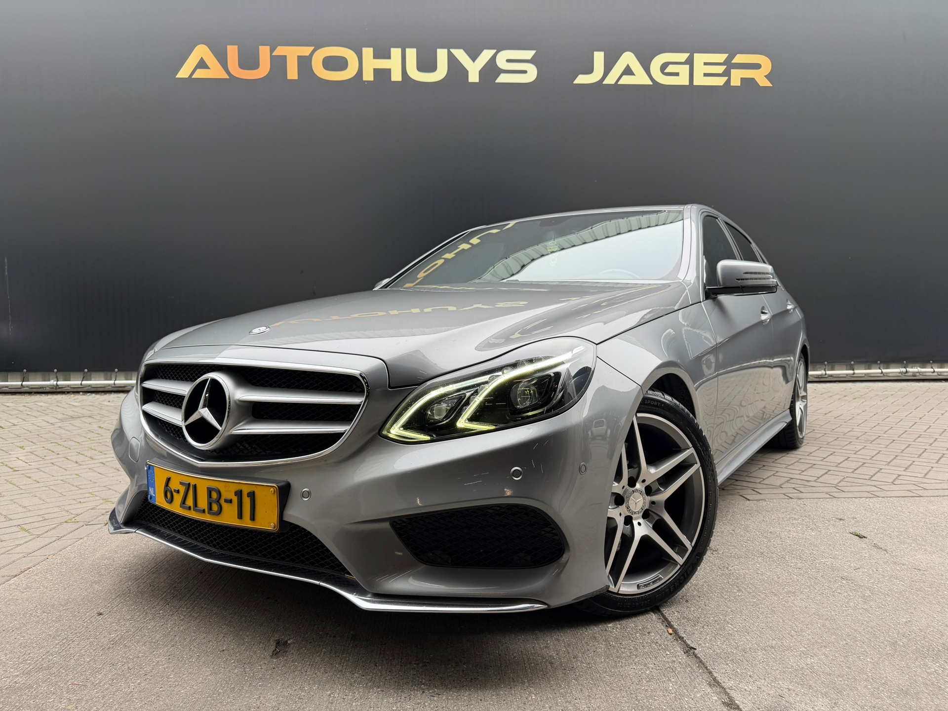 Mercedes-Benz E 300 Bluetec Hybrid 300 BlueTEC HYBRID Lease Edition Automaat Camera S.Verwarming 2015 - voorkant