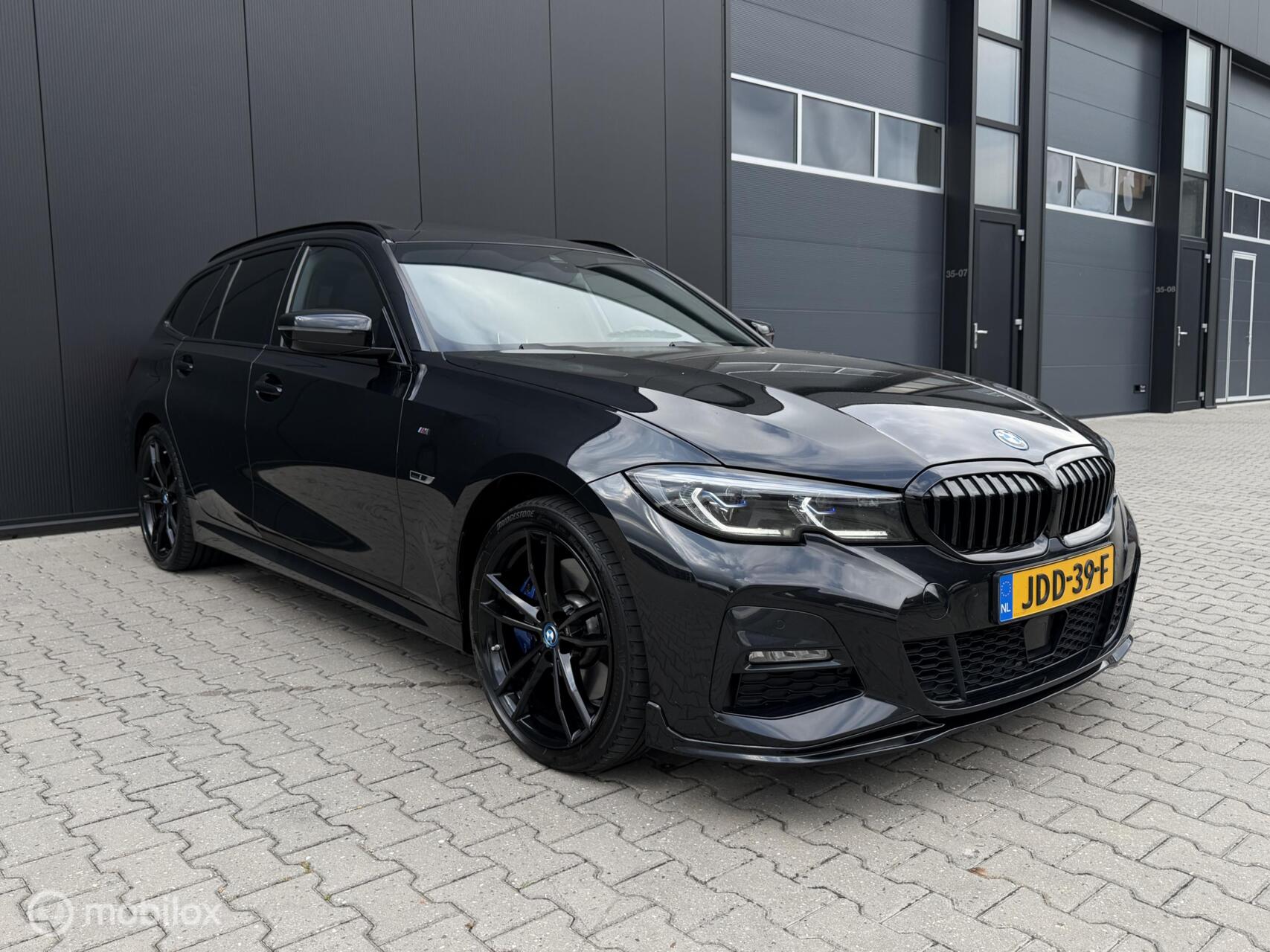 Foto van BMW 330e xDrive