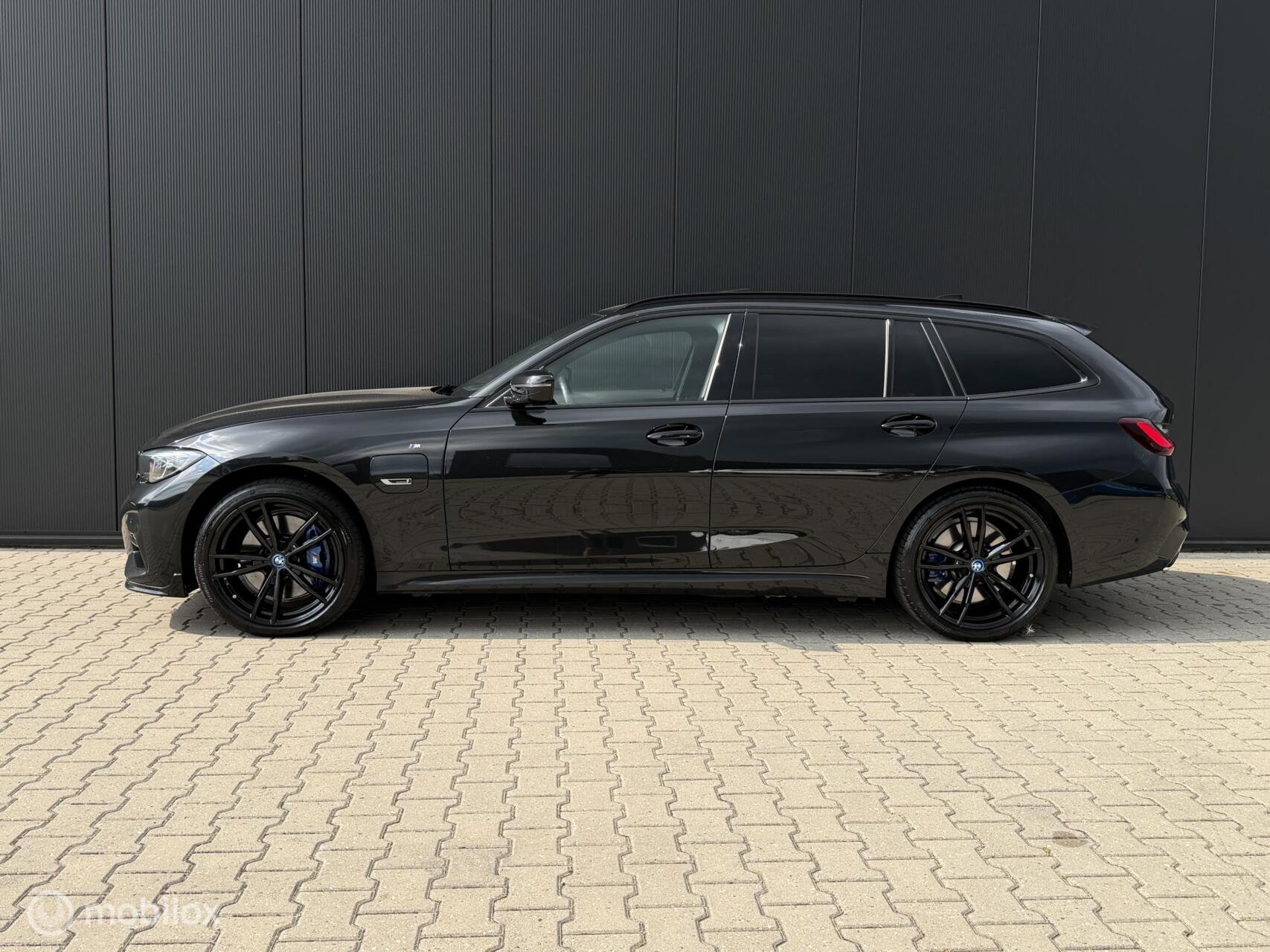 Foto van BMW 330e xDrive
