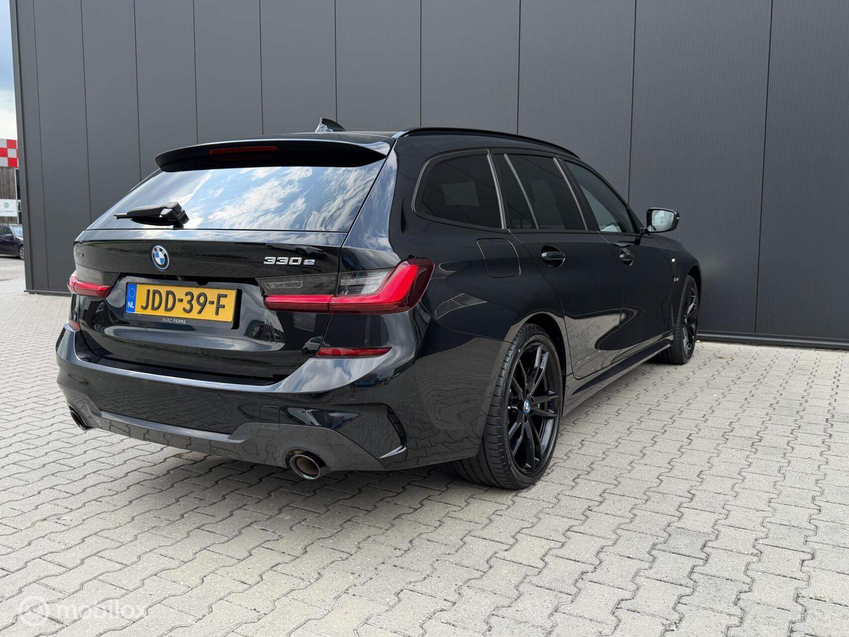 Foto van BMW 330e xDrive
