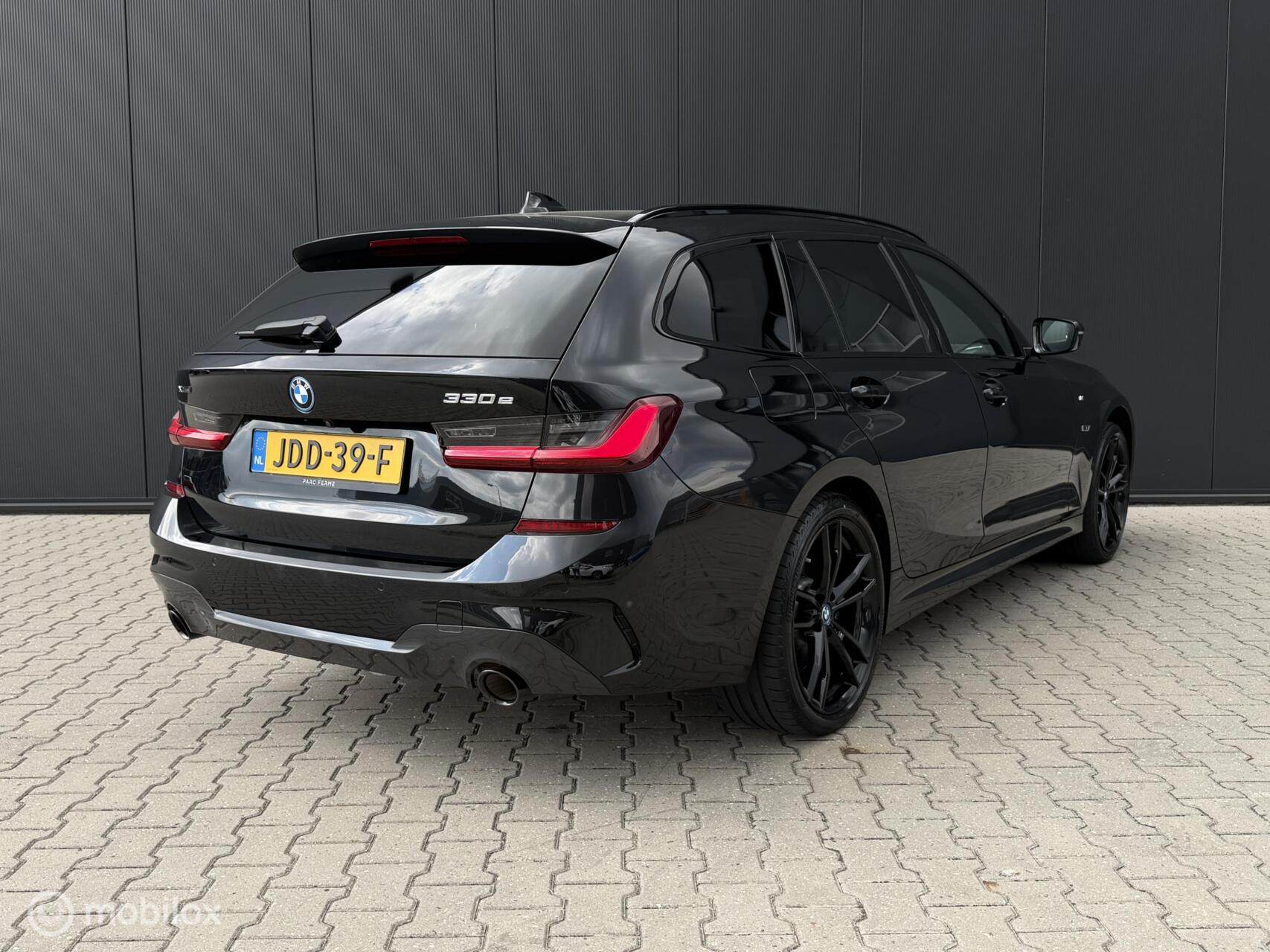 Foto van BMW 330e xDrive