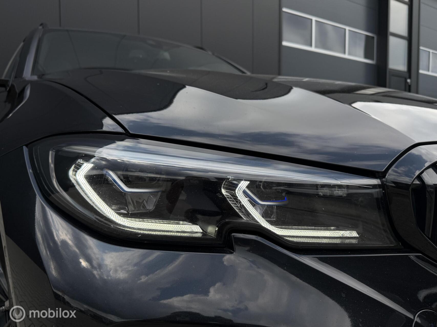 Foto van BMW 330e xDrive