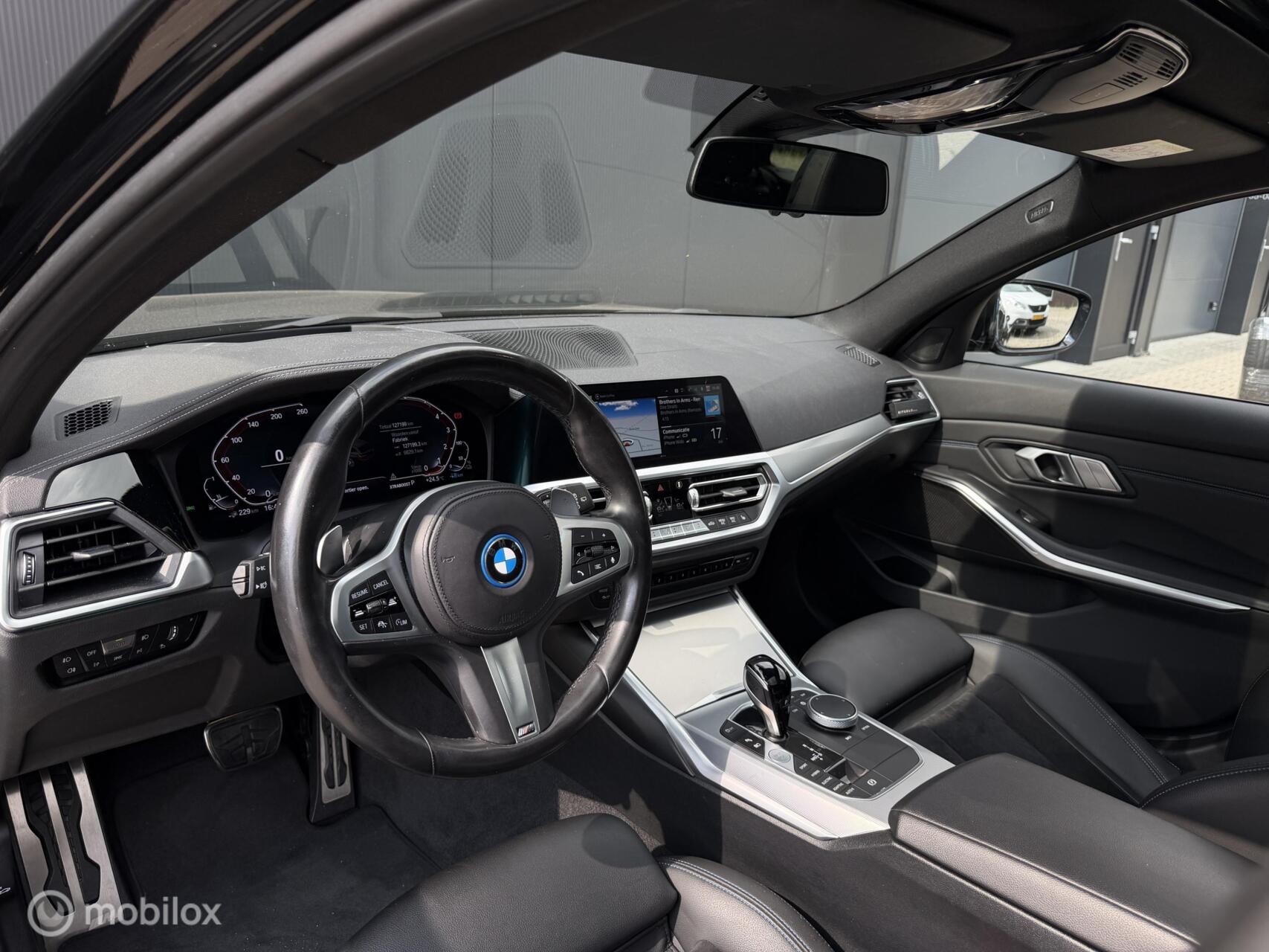 Foto van BMW 330e xDrive