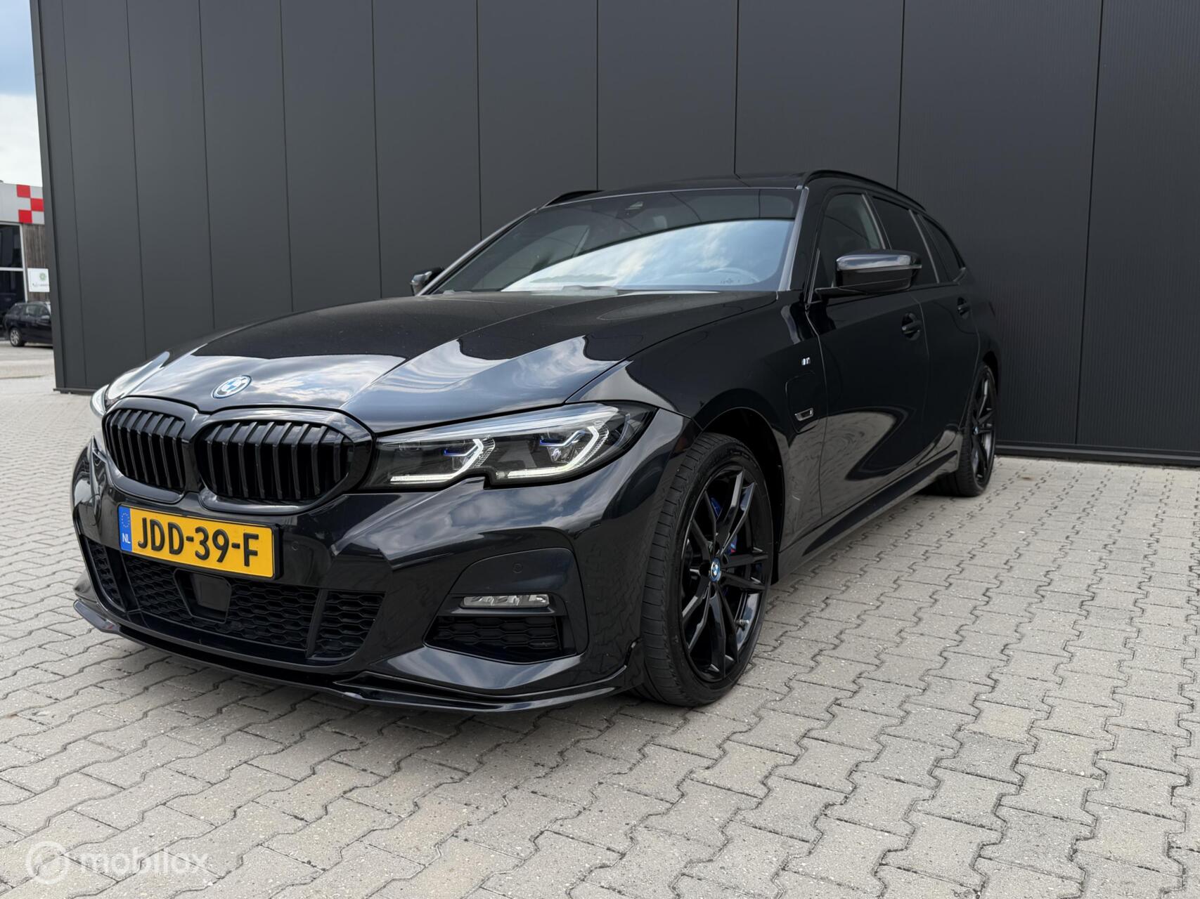 Foto van BMW 330e xDrive