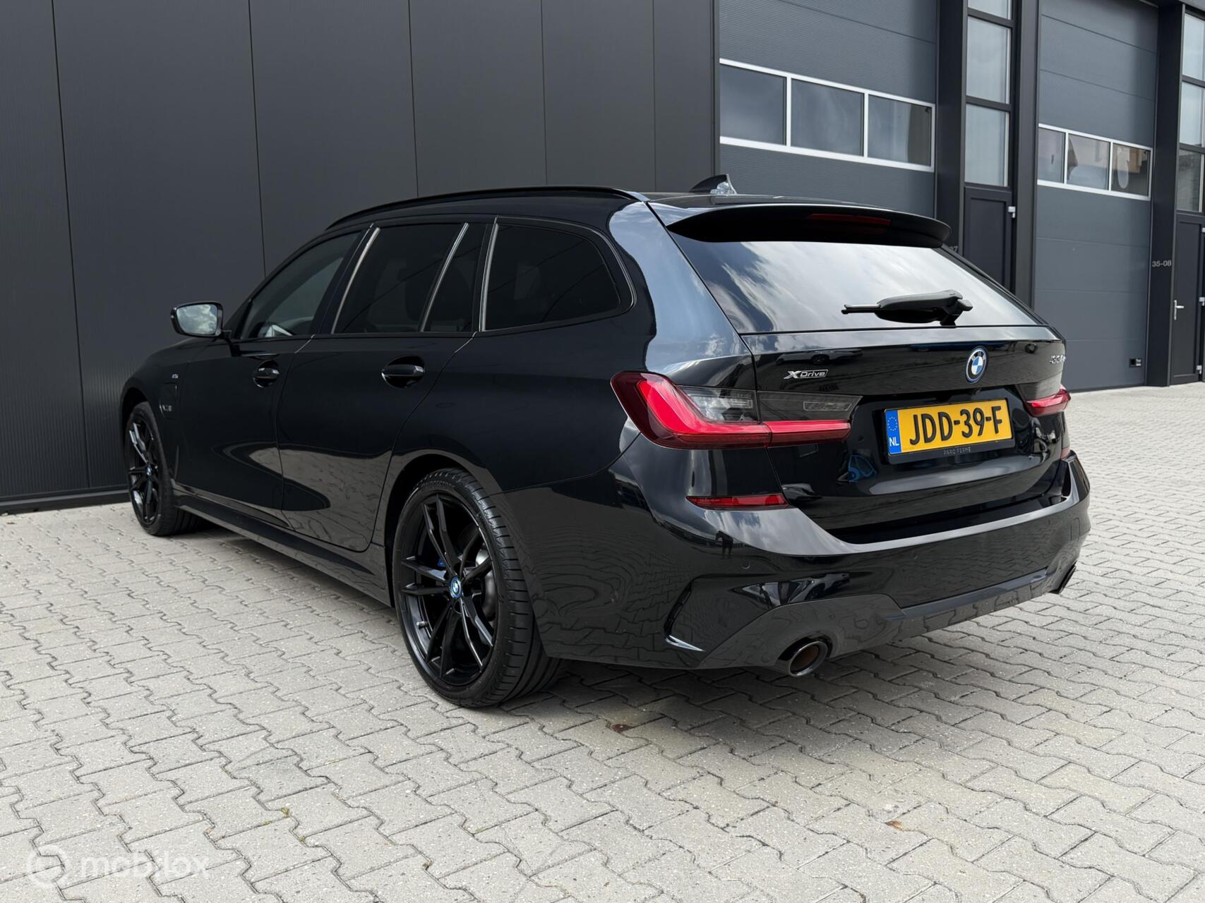 Foto van BMW 330e xDrive