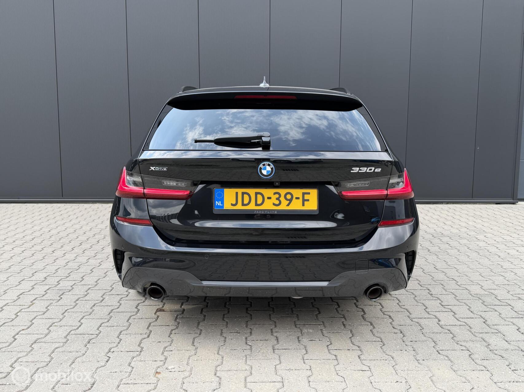 Foto van BMW 330e xDrive