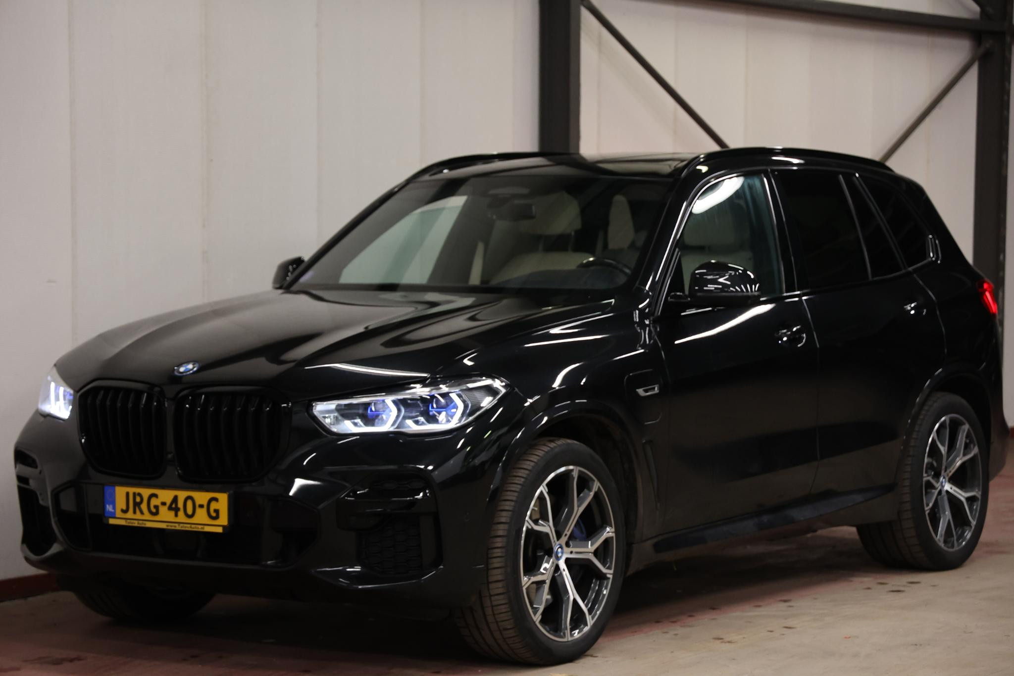 BMW X5 Xdrive45e xDrive45e PANORAMA SKY LOUNGE TREKHAAK MASSAGE 2022 - voorkant