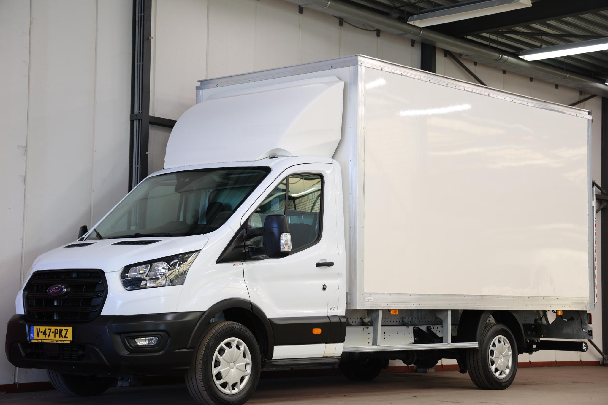 Ford Transit 2.0 TDCI BAKWAGEN MEUBELBAK LAADKLEP EURO 6 2022 - voorkant