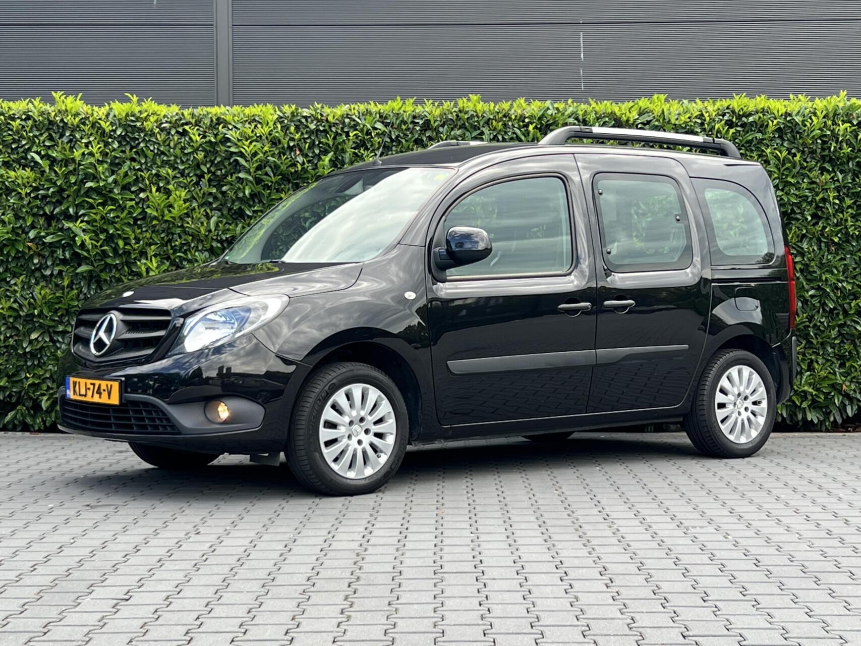 Mercedes-Benz Citan 112 Ambiente, 5-PERSOONS, AIRCO, STOELVERWARMING, CRUISE CONTROL, PARKEERSENSOREN, LICHTMETAAL 16" 2018 - voorkant