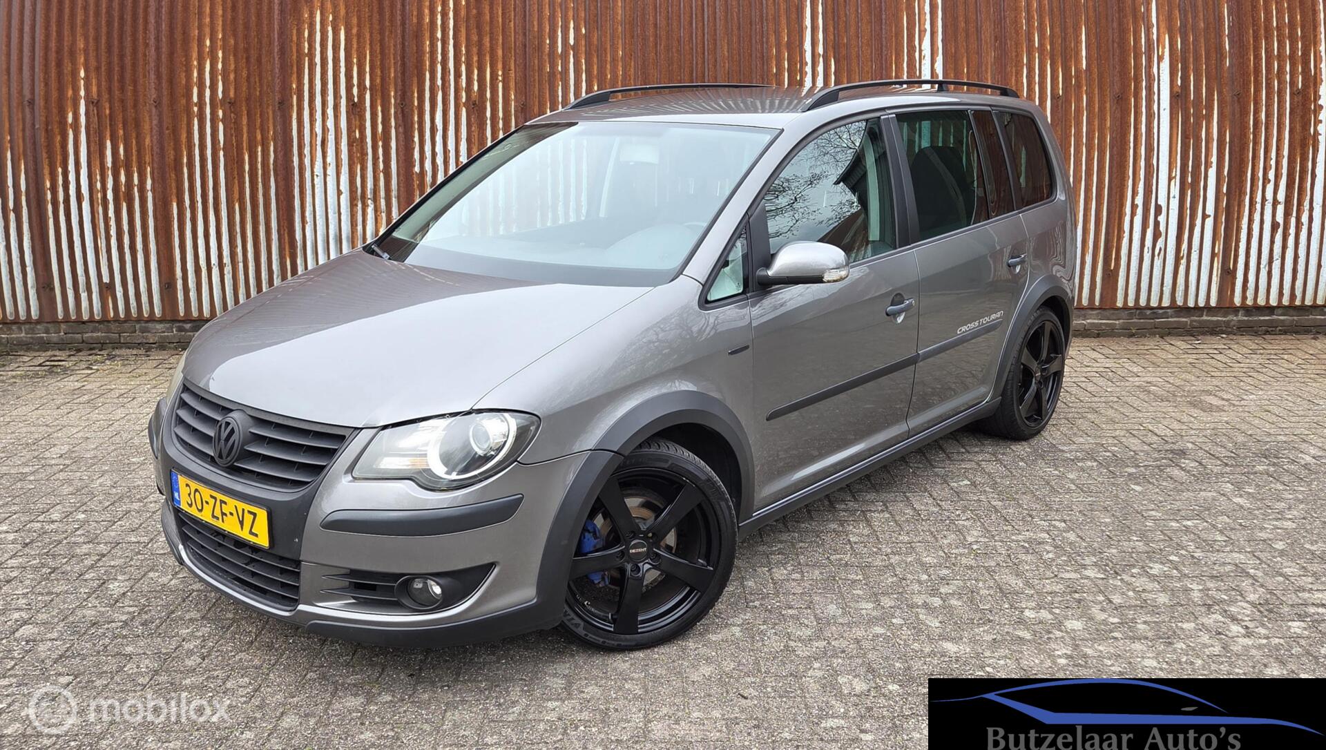 Volkswagen Touran 1.4 TSI Cross Verlaagd | 17 inch | 5Pers. 2008 - voorkant