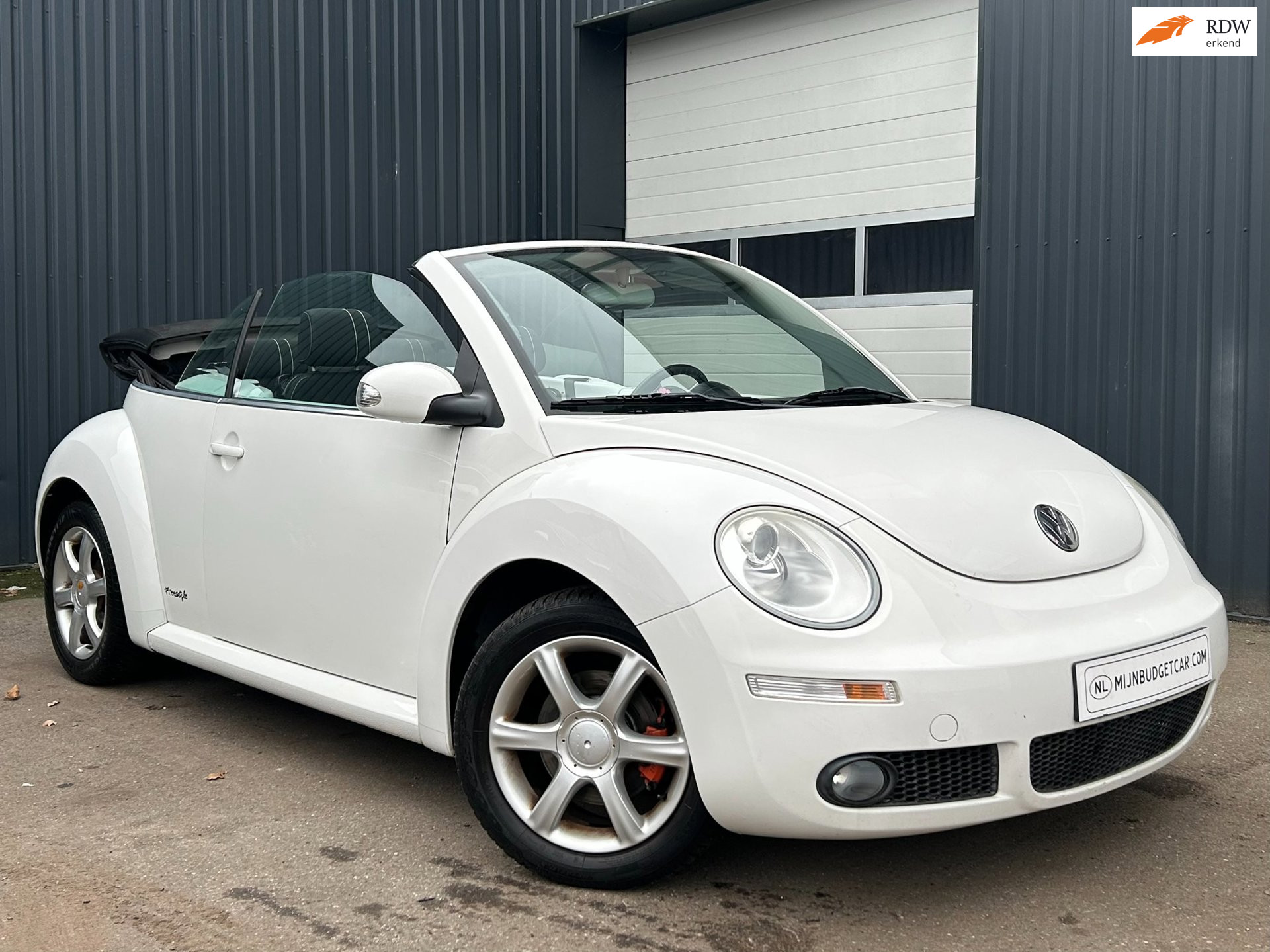 Volkswagen New Beetle Cabriolet 1.6 Trendline 2010 - voorkant