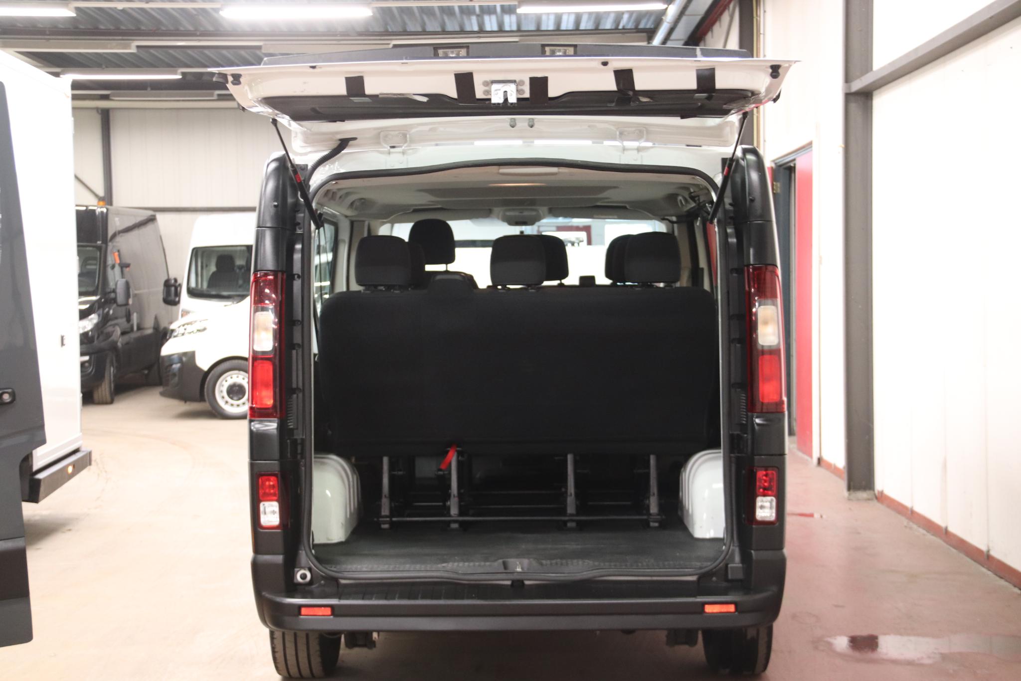 Foto van Opel Vivaro-b
