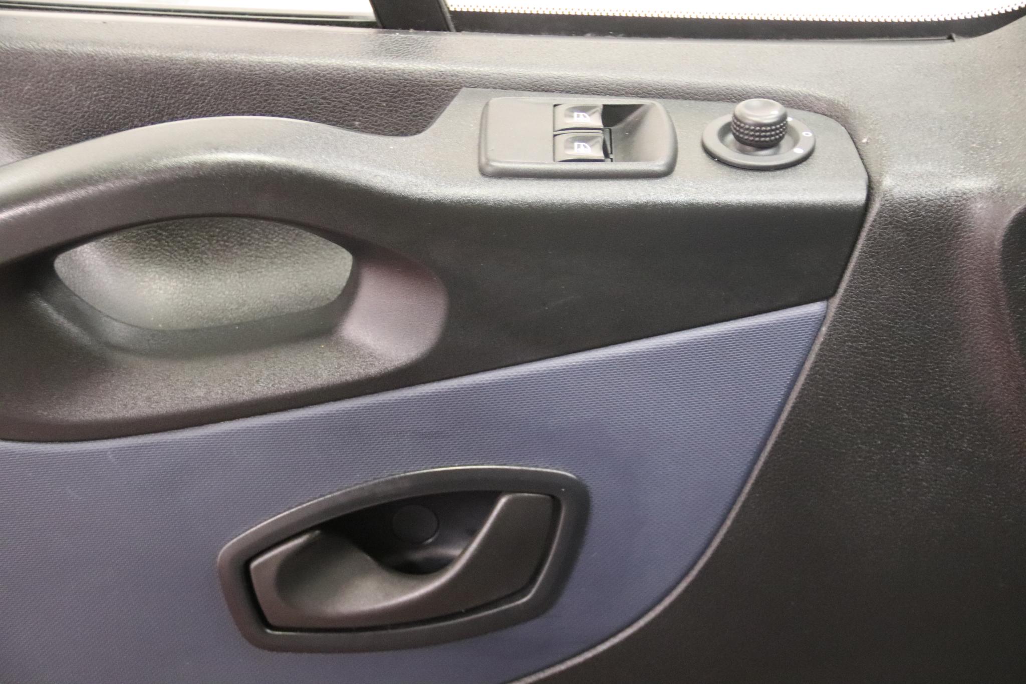 Foto van Opel Vivaro-b
