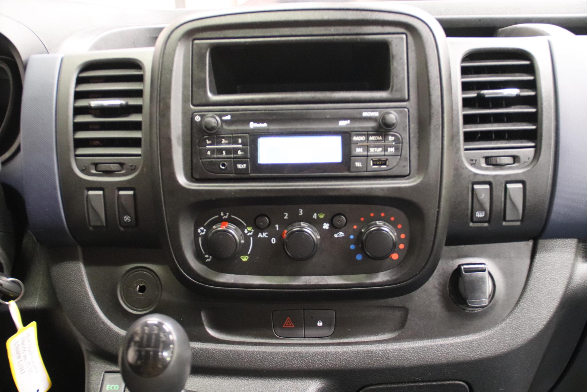 Foto van Opel Vivaro-b