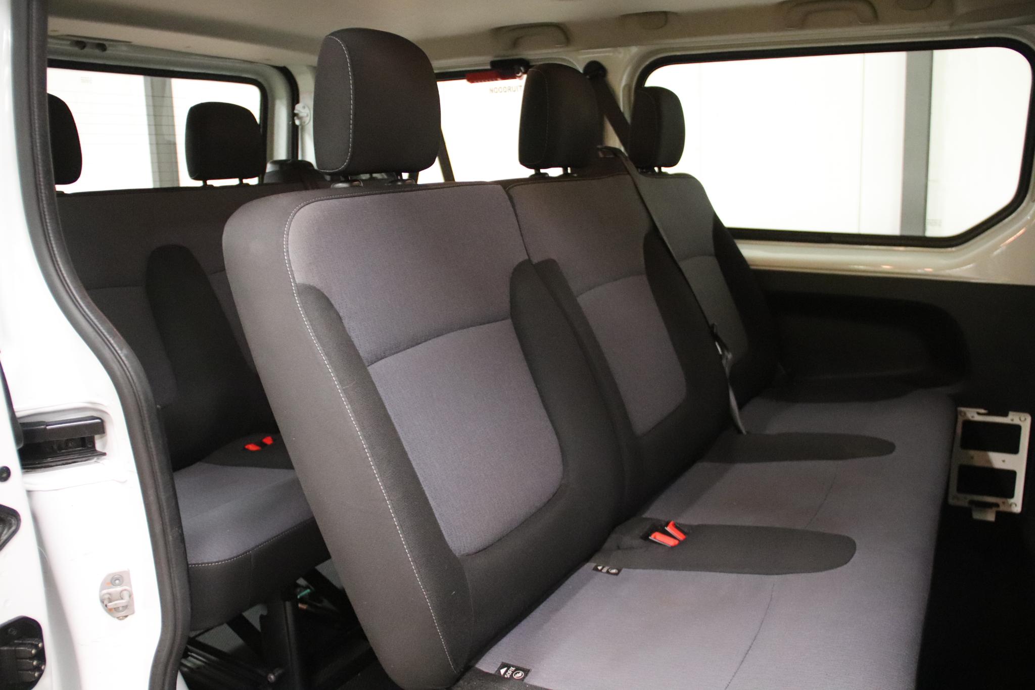 Foto van Opel Vivaro-b