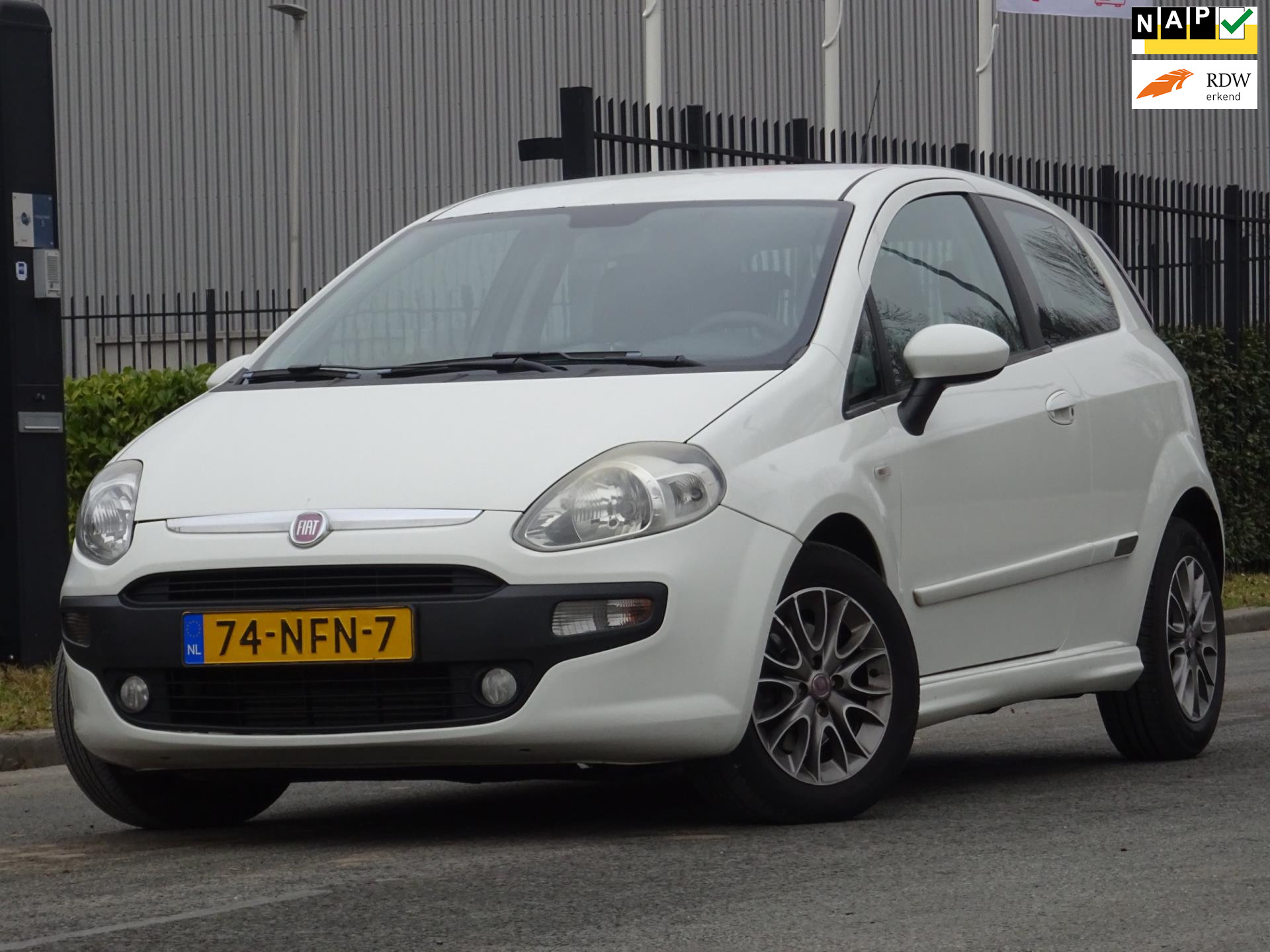 Fiat Fiat Punto 1.3 M-Jet Dynamic NAP/CLIMA/CRUISE/APK 2010 - voorkant