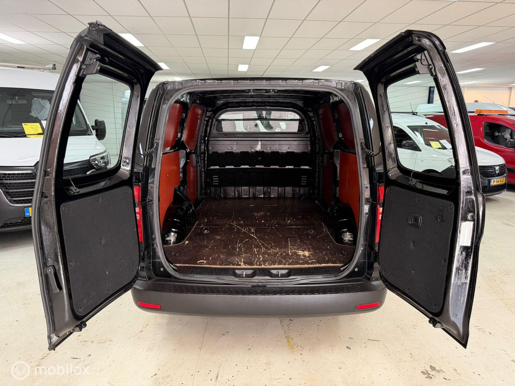 Foto van Hyundai H-1