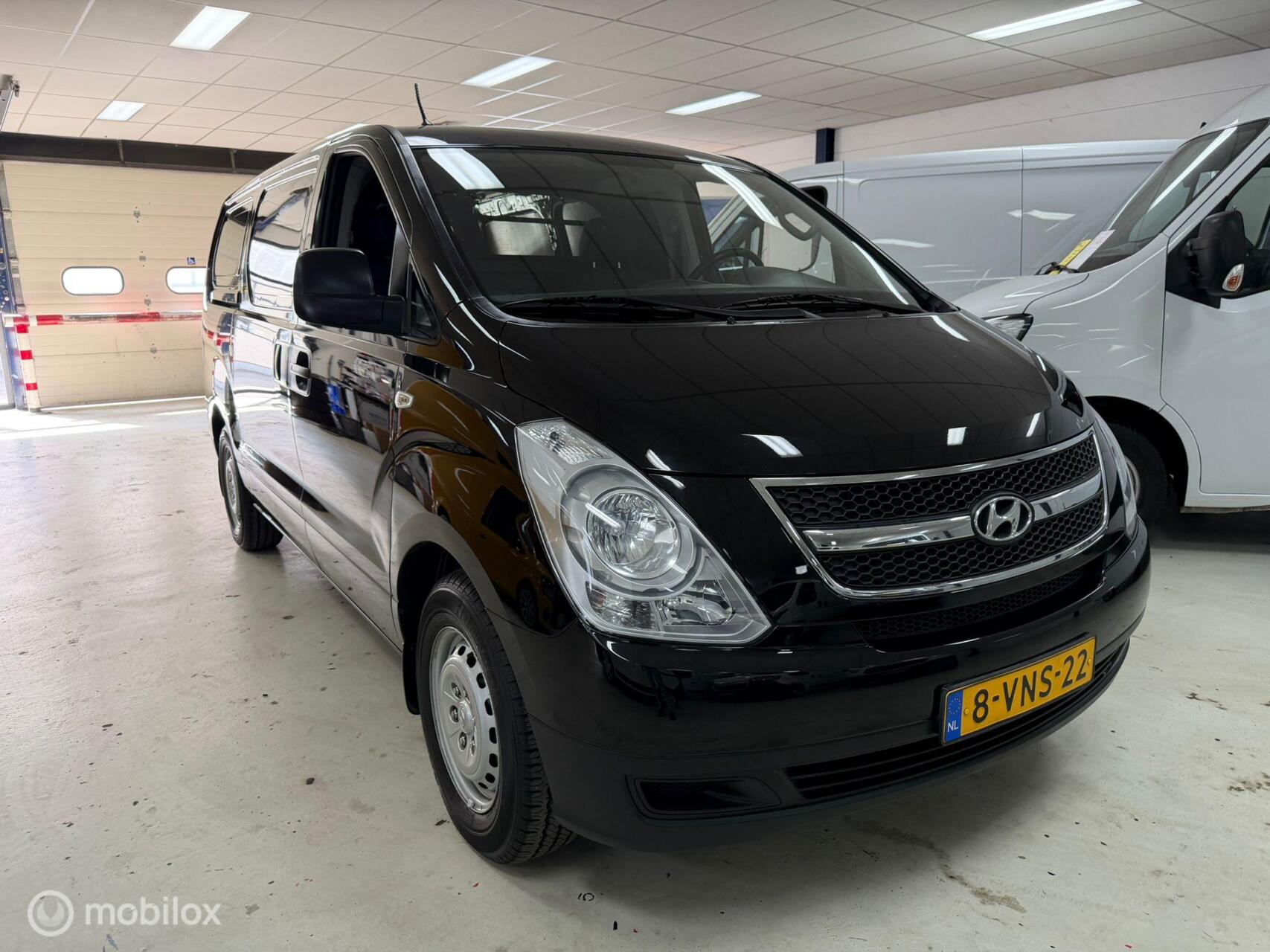 Hyundai H-1 2.5 CRDi Active 2011 - voorkant