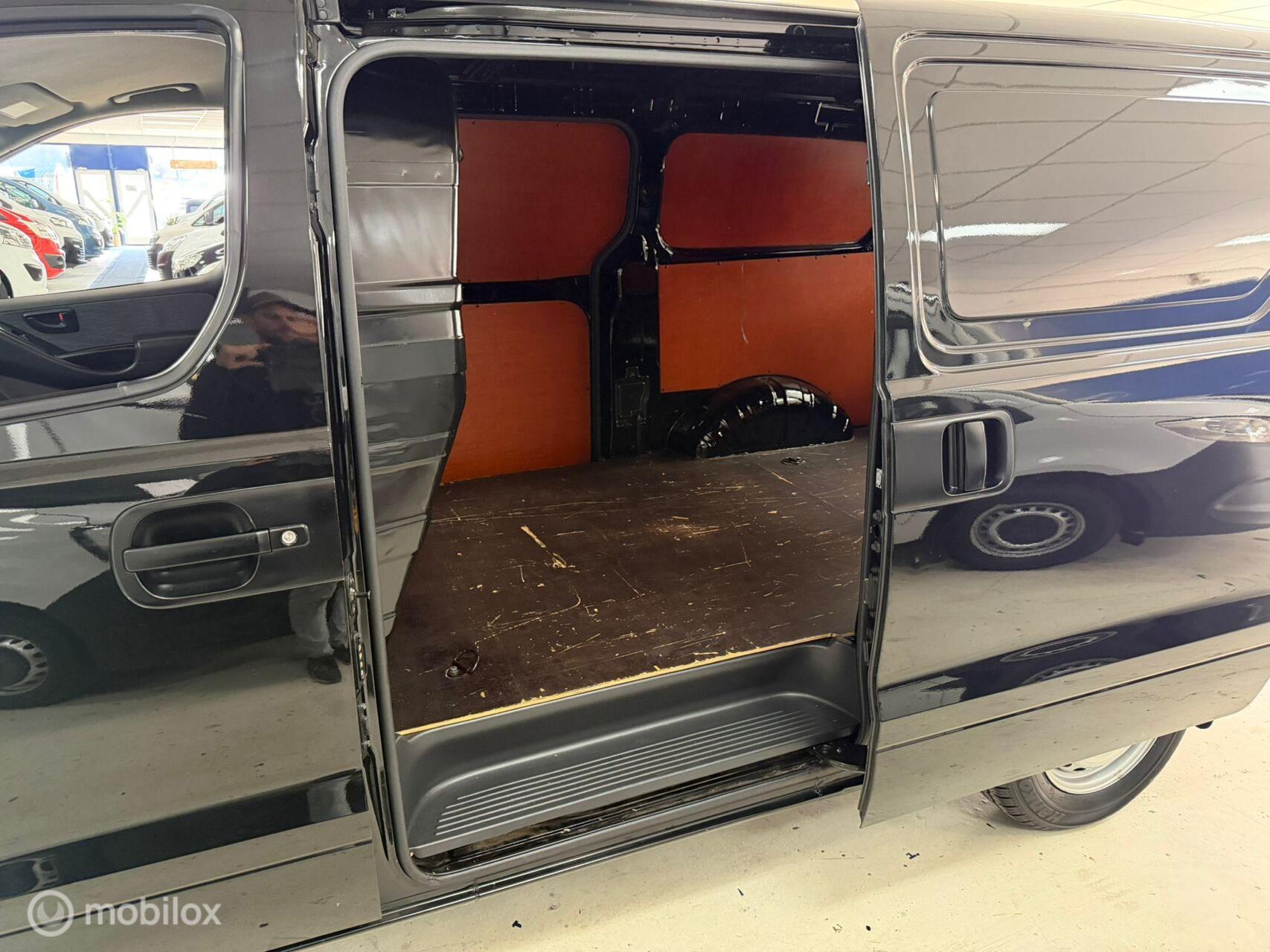 Foto van Hyundai H-1
