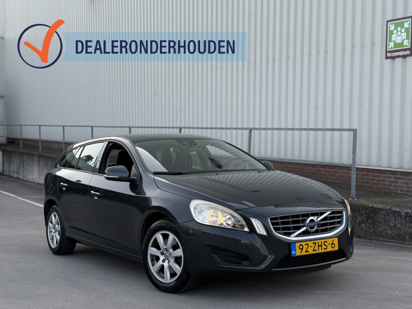 Volvo V60 1.6 T3 Kinetic | Automaat | OLIE LEKKAGE 2012 - voorkant