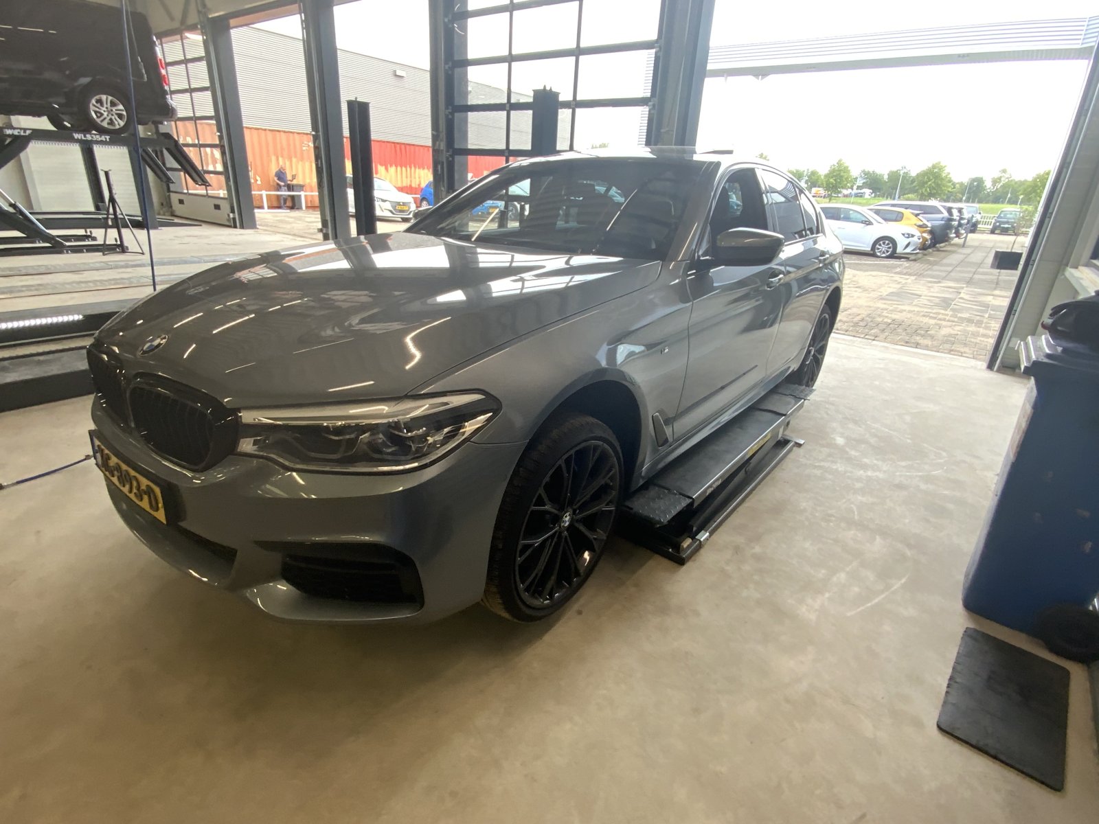 BMW 5-serie 540i High Exe 2019 - voorkant