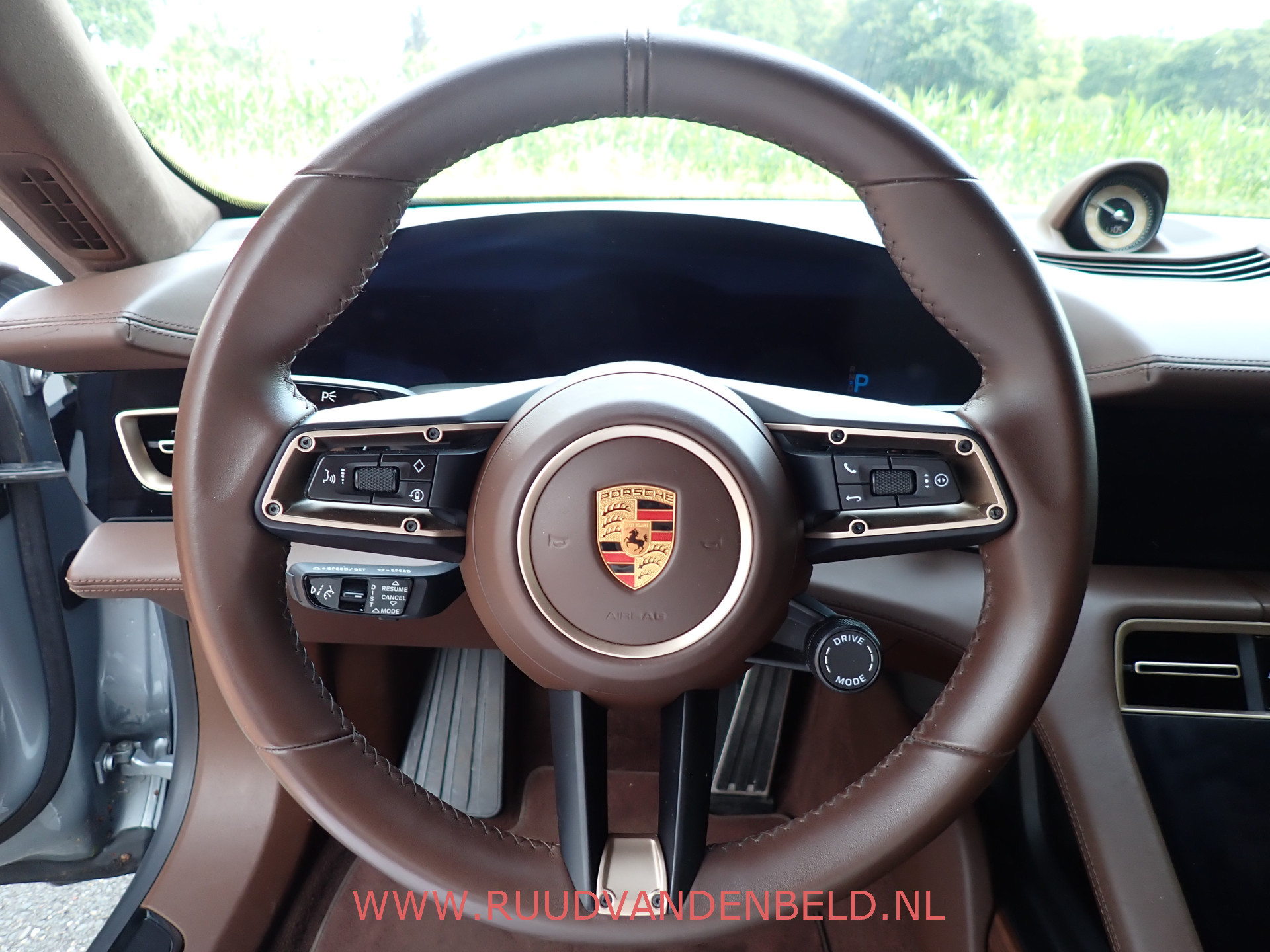 Foto van Porsche Taycan Turbo