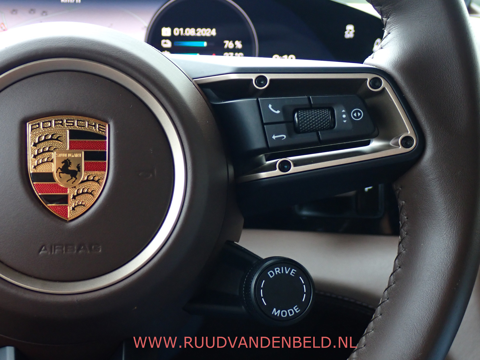Foto van Porsche Taycan Turbo