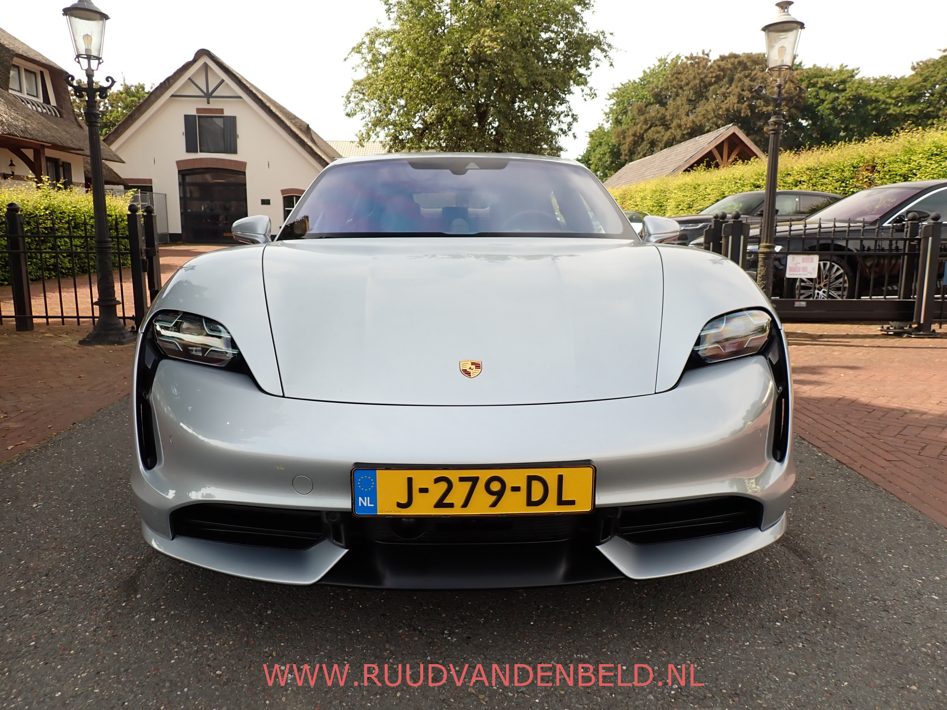 Foto van Porsche Taycan Turbo