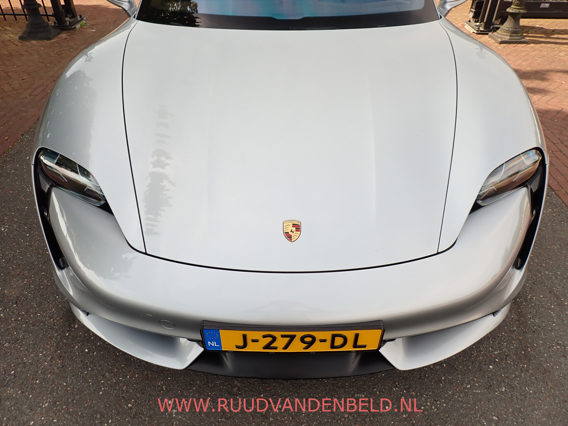 Foto van Porsche Taycan Turbo