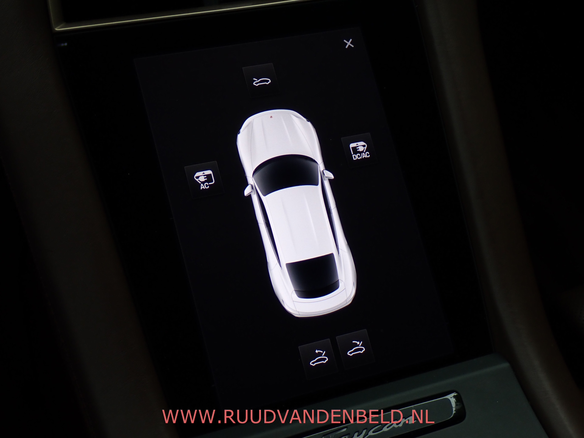 Foto van Porsche Taycan Turbo