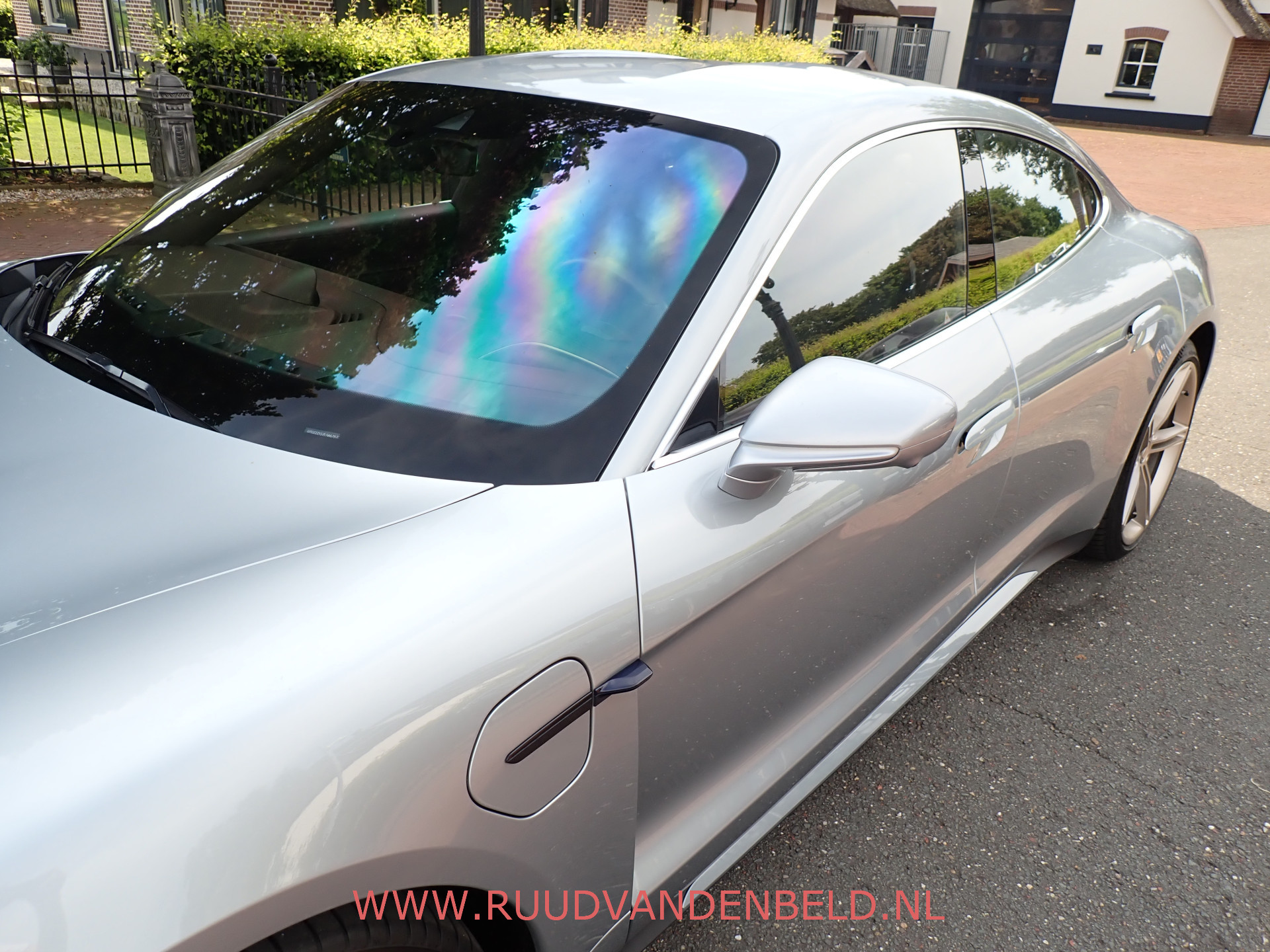 Foto van Porsche Taycan Turbo